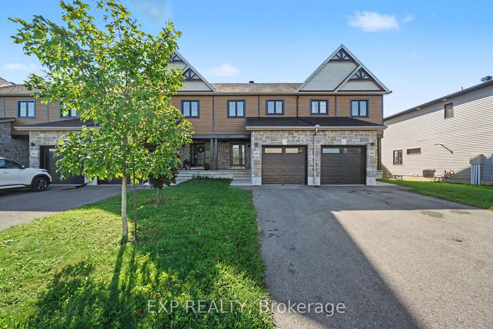 202 St Malo Place, Russell — Townhouse for lease, photo 1