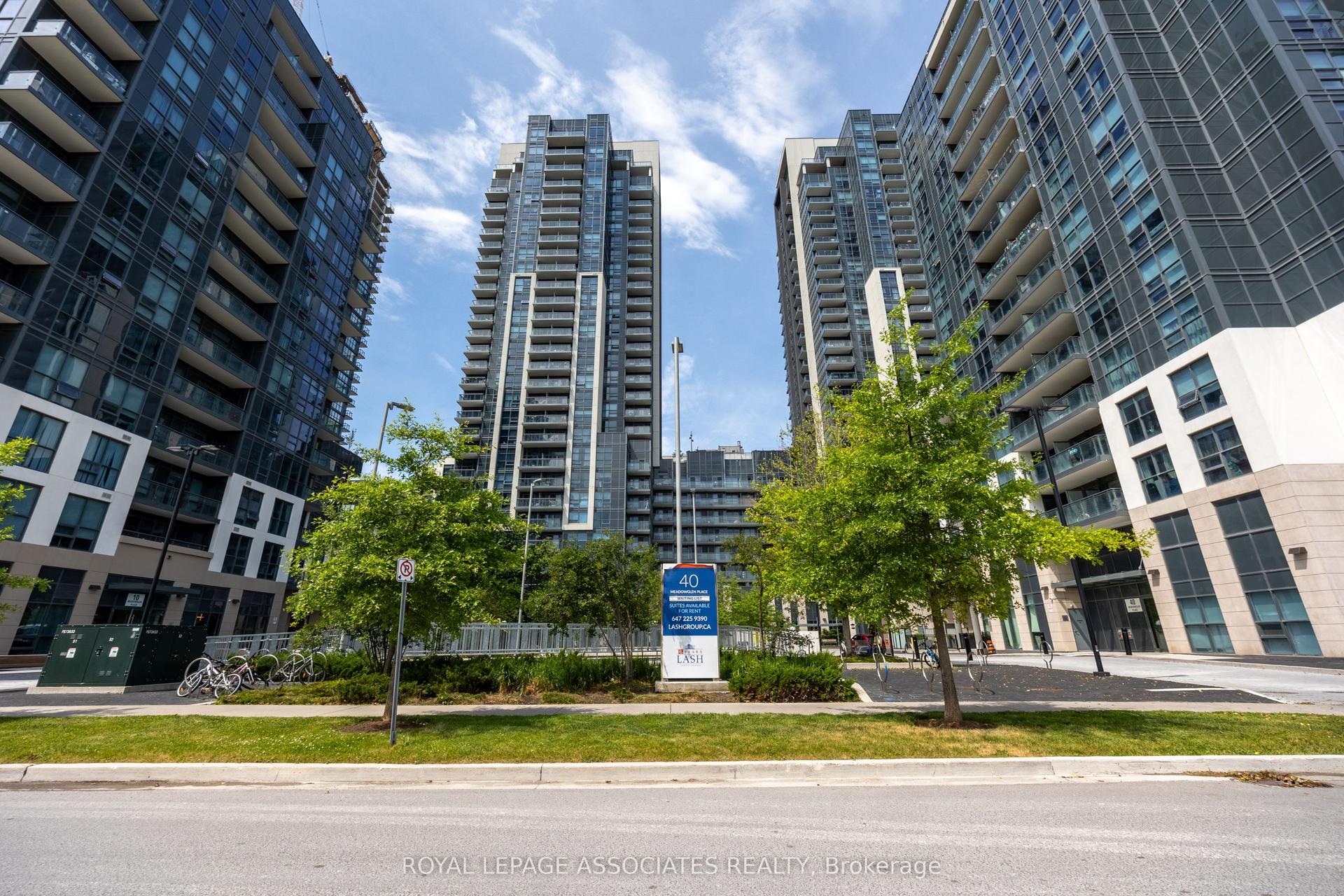20 Meadowglen Place 327 #327, Toronto — Condo for lease, photo 1