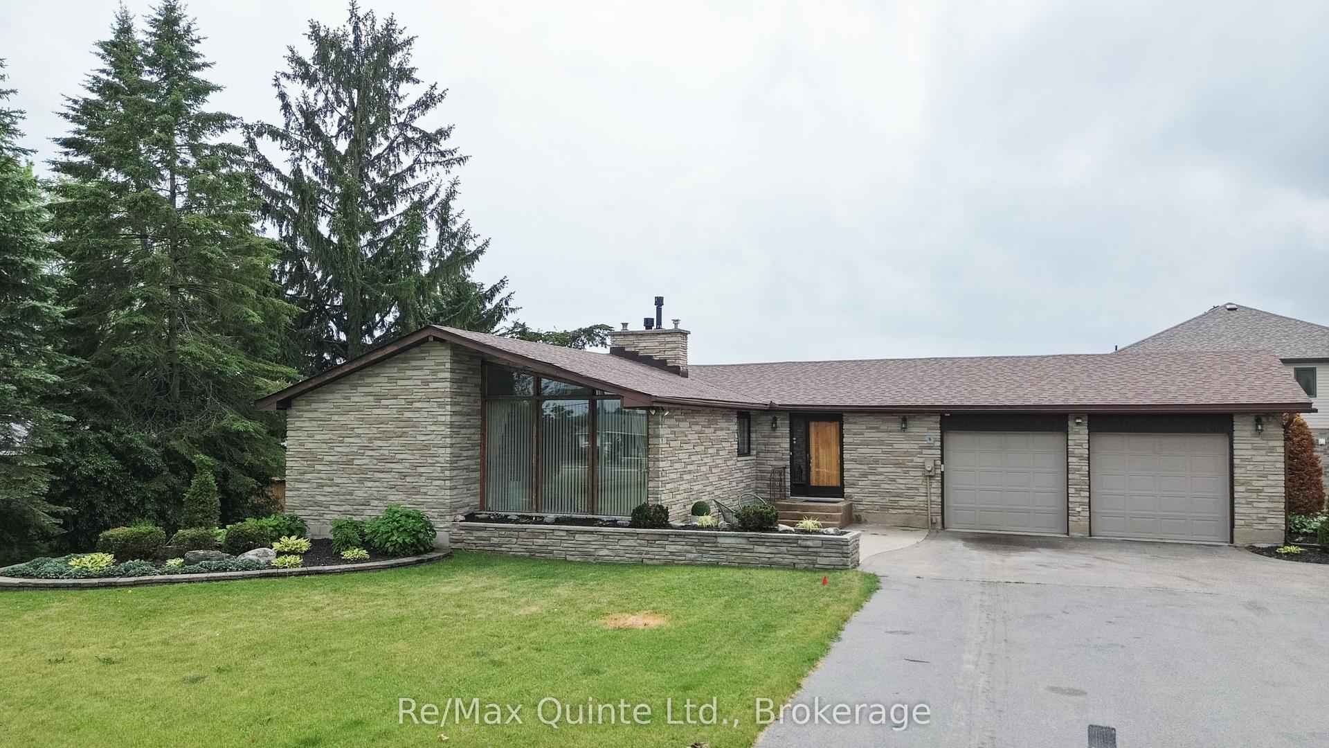 366 Farnham Road — photo 1