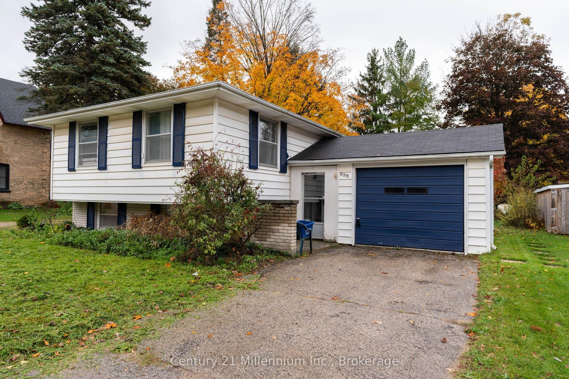 698 Gustavus Street, Saugeen Shores — Detached for sale, photo 1