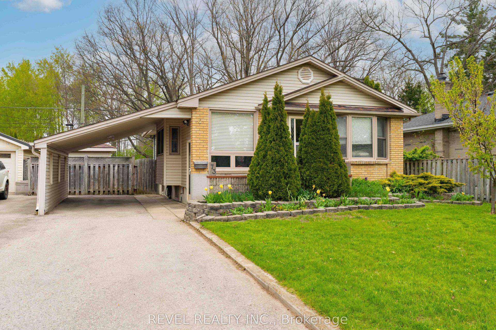 73 Queenston Crescent — photo 1