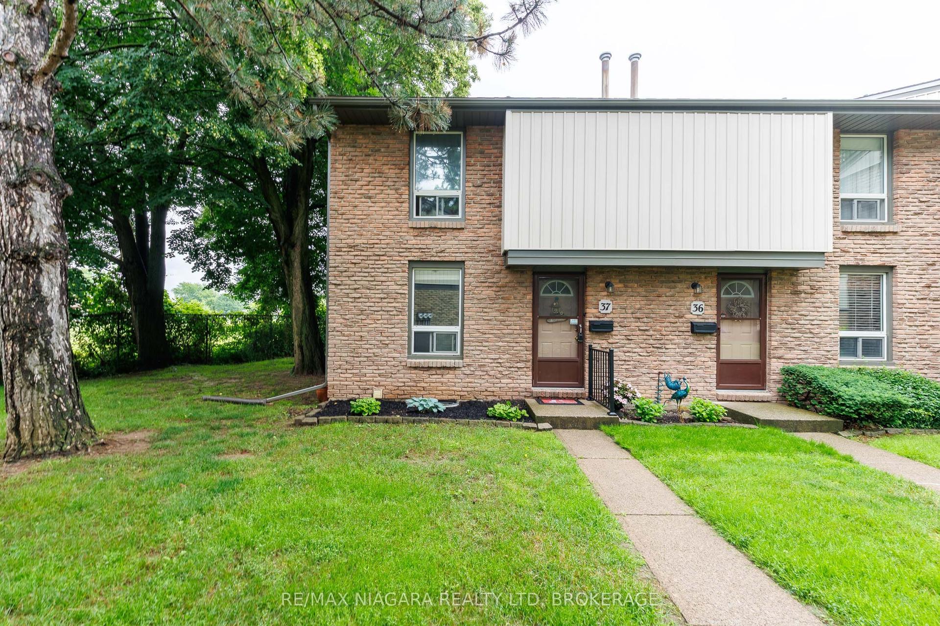 302 VINE Street 37 #37, St. Catharines — Condo Town for sale, photo 1