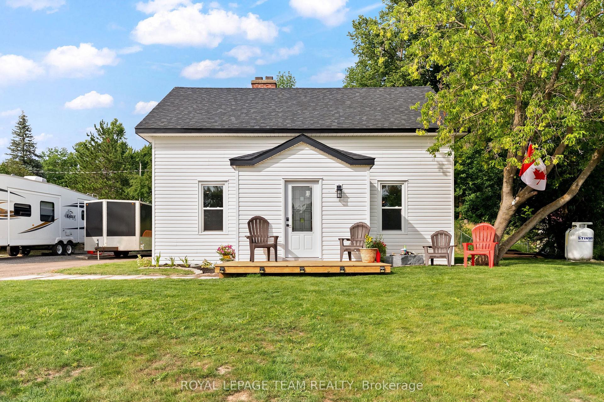27 Tammy Trail, Whitewater Region — Detached for sale, photo 1
