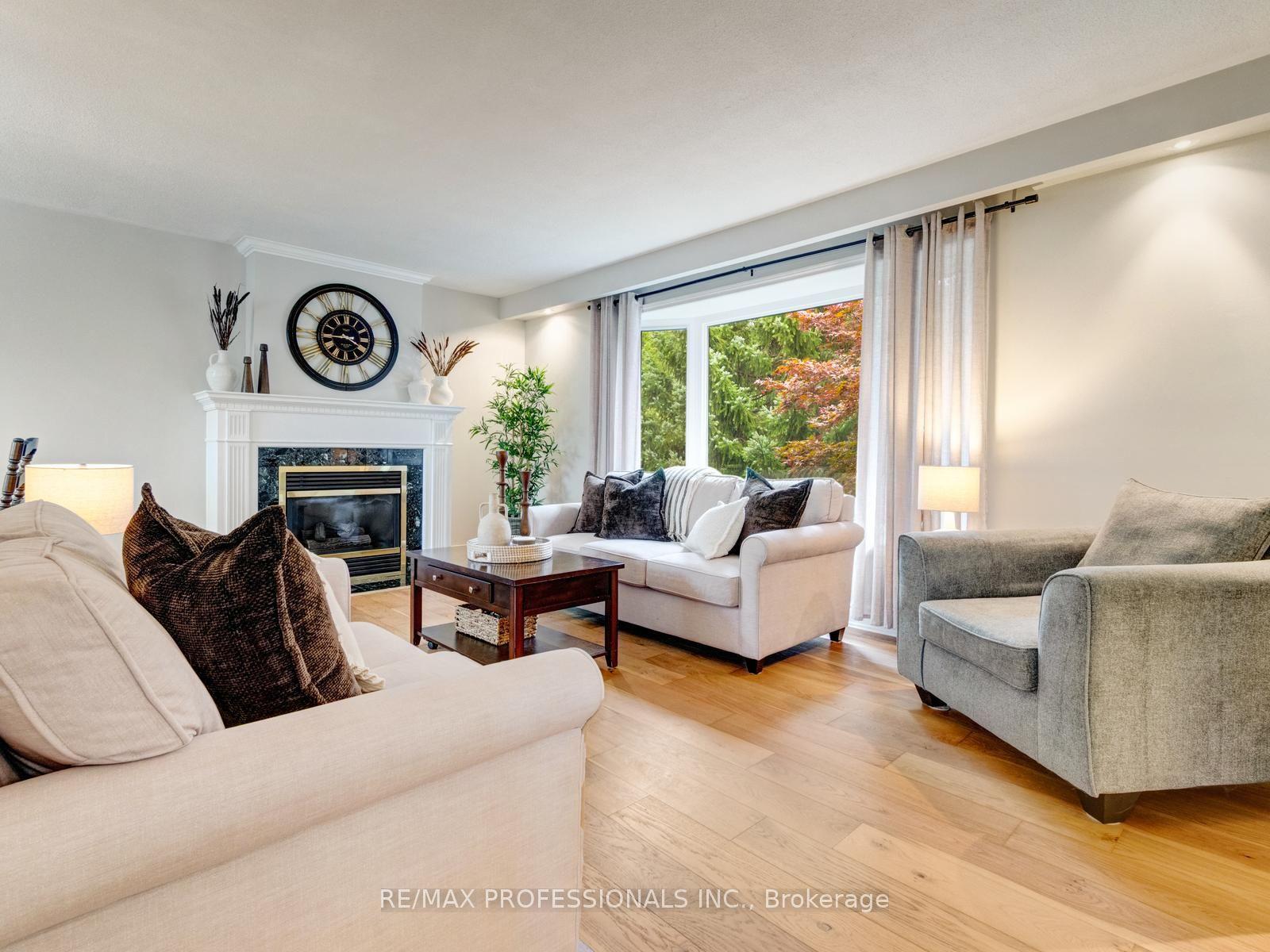 652 Meadow Lane, Burlington — Detached for sale, photo 1