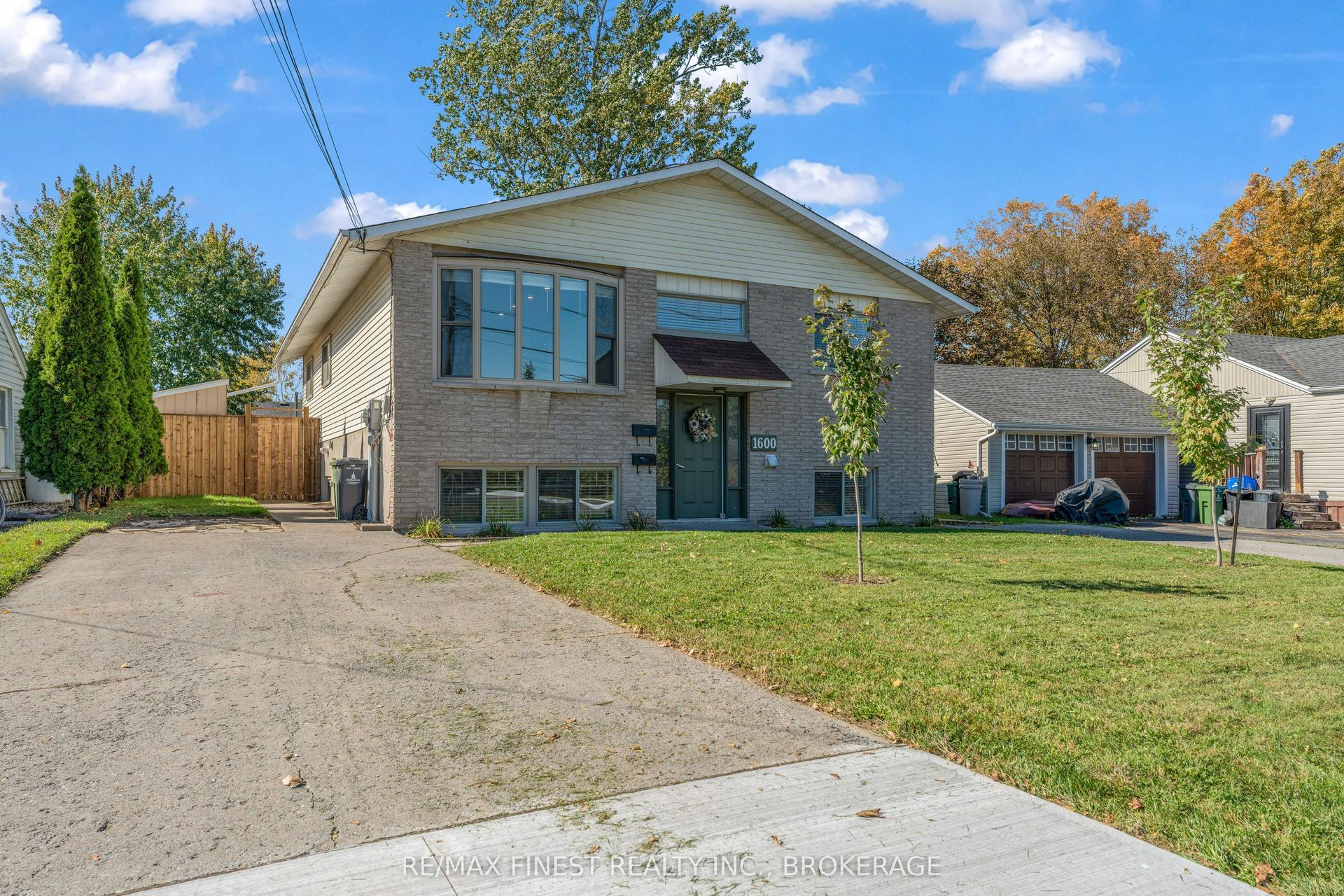 1600 Anne Street, Kingston — Detached for sale, photo 1