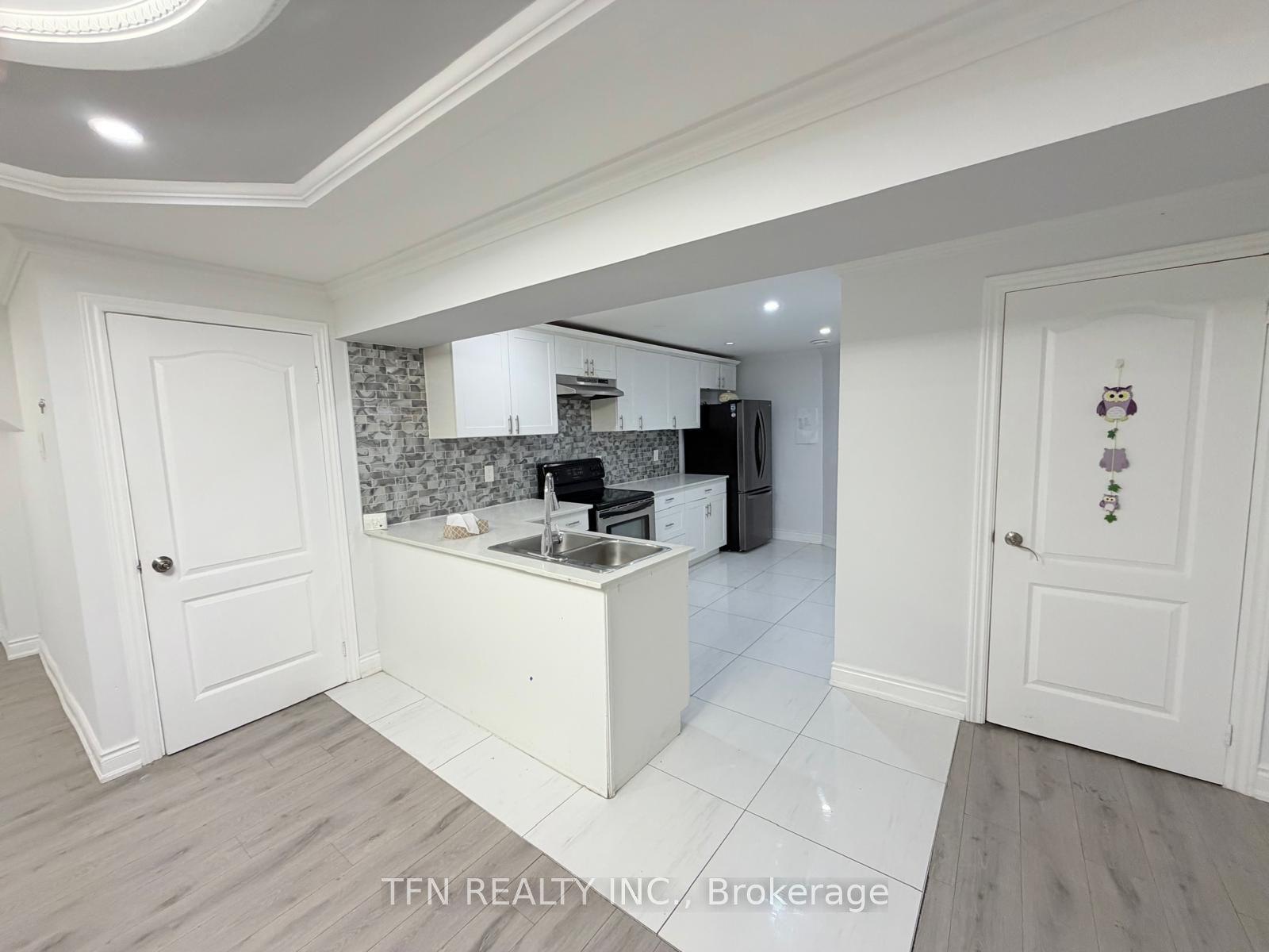 2 Irwin (Basement) Place, Bradford West Gwillimbury — Detached for lease, photo 1