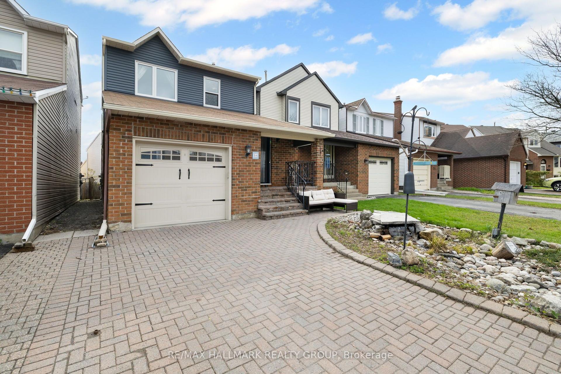 54 Fireside Crescent — photo 1
