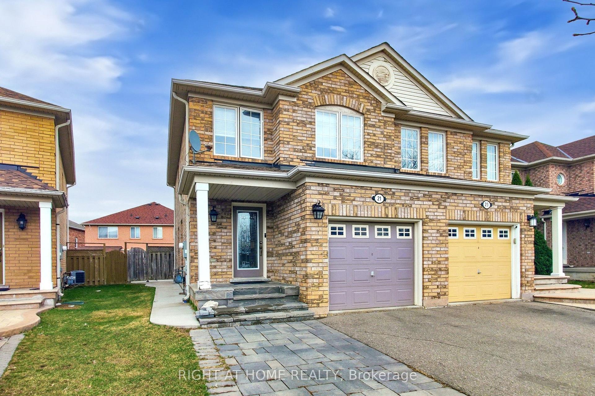 21 Dunlop Court, Brampton — Semi-Detached for sale, photo 1