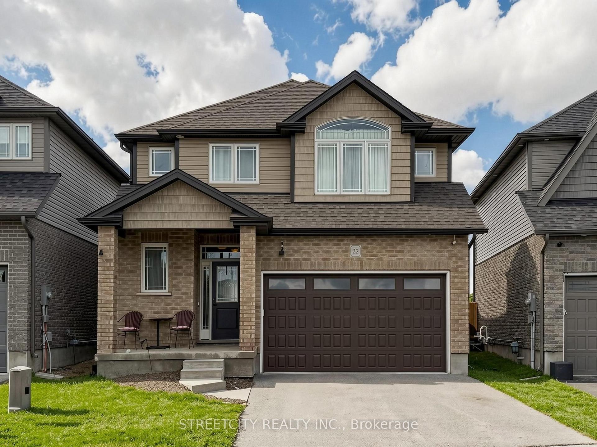 22 Sparrow Crescent — photo 1