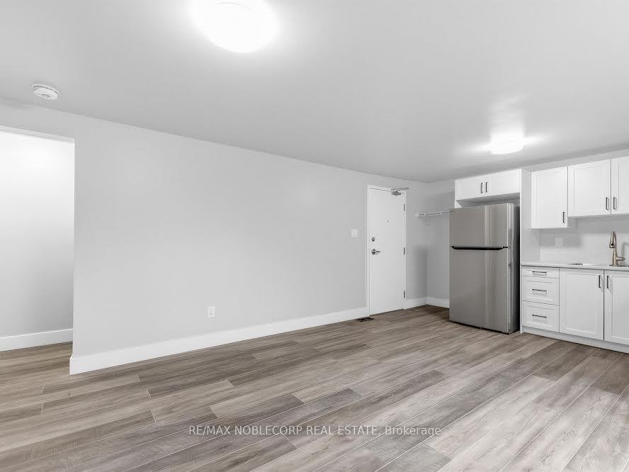 59 Scott Crescent Lower #Lower, Barrie — Townhouse for lease, photo 1