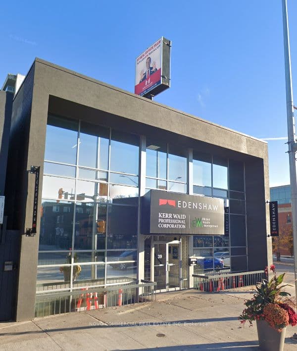 39 Lakeshore Road E — photo 1