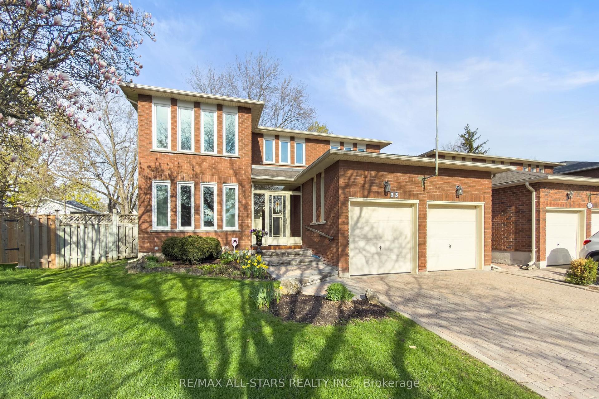 33 Carpenter Court — photo 1