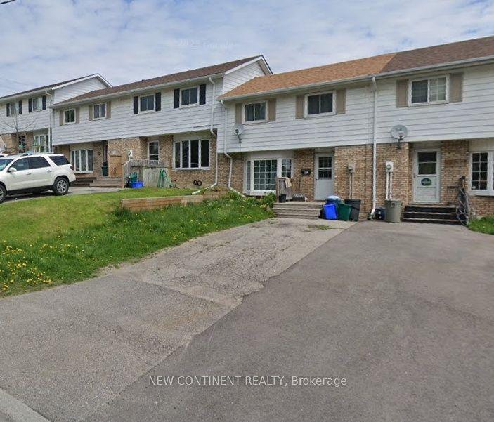 39 Poplar Street, Uxbridge — Townhouse for sale, photo 1