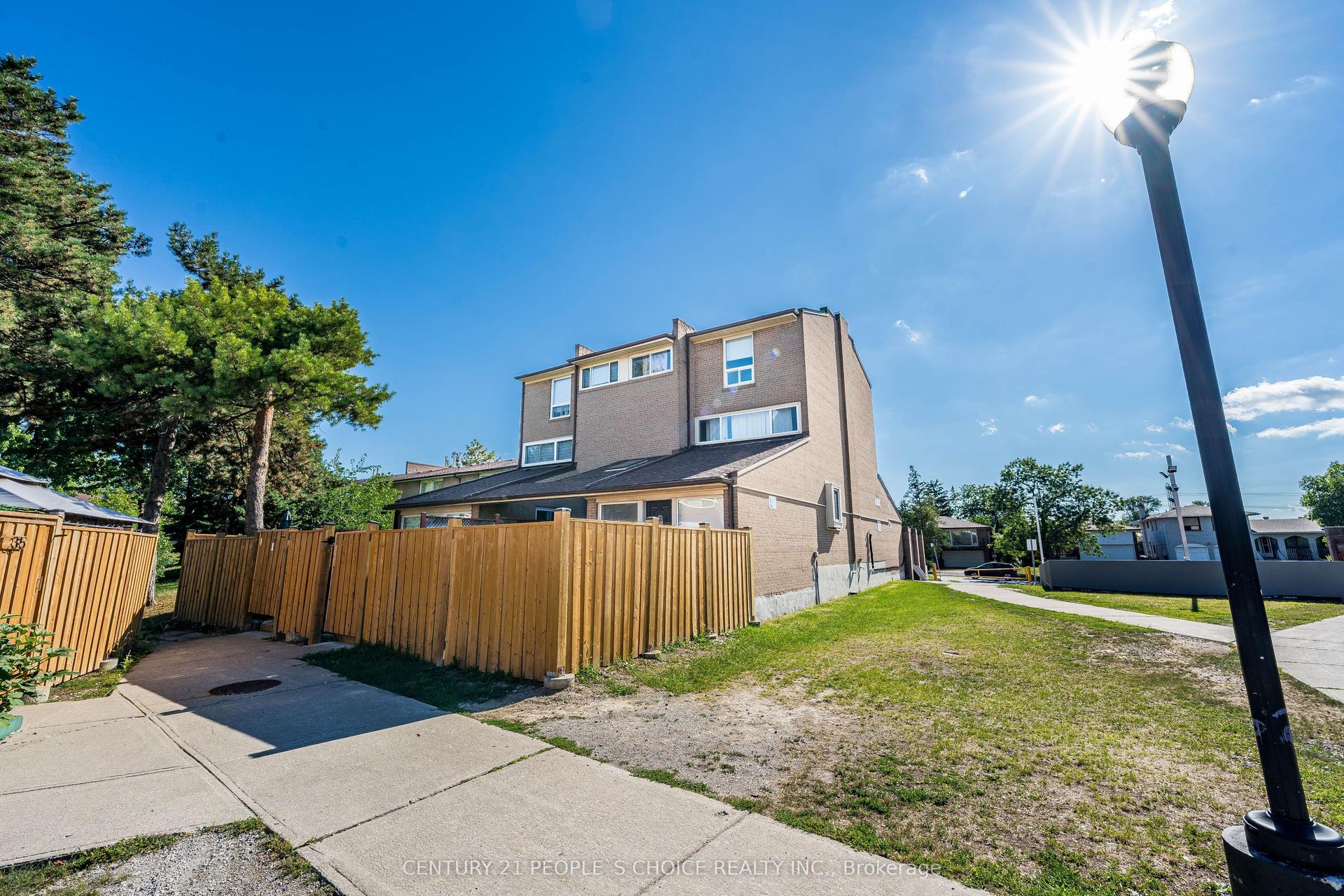 242 John Garland Boulevard 2 #2, Toronto — Condo Town for sale, photo 1