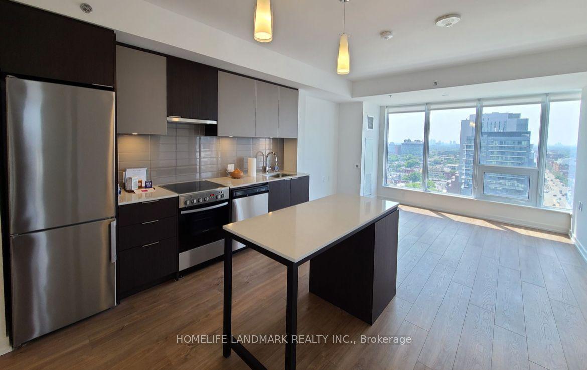 203 College Street 2004 #2004, Toronto — Condo for lease, photo 1