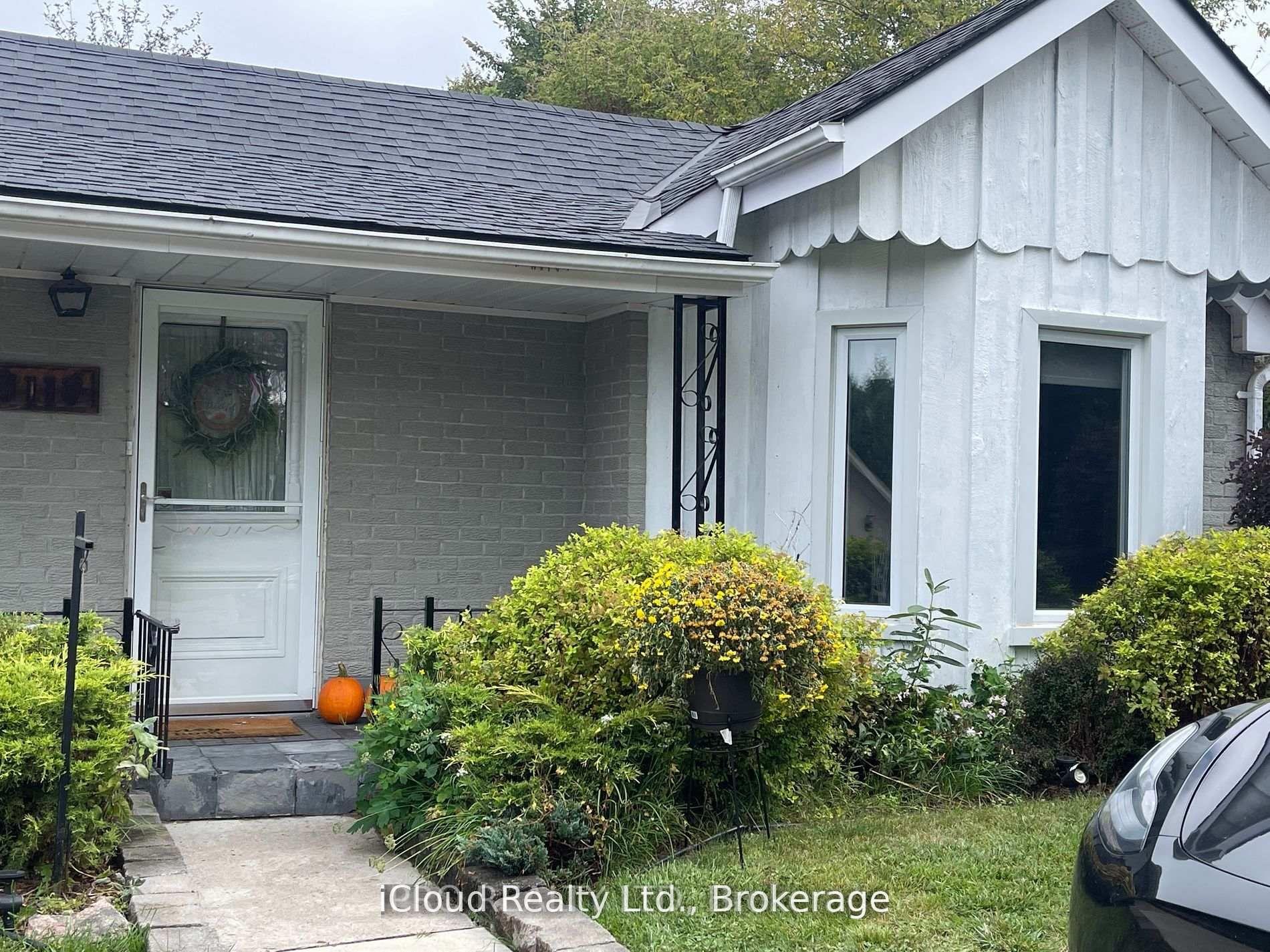 11 Maple Lane — photo 1