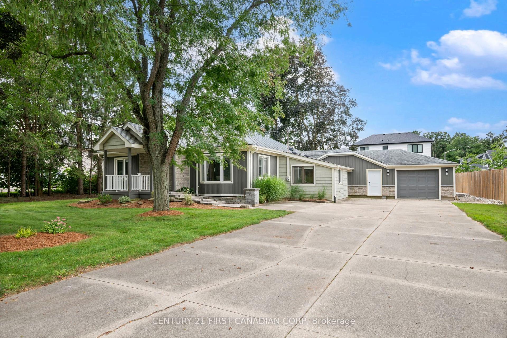 22697 ADELAIDE Road, Strathroy-Caradoc — Detached for sale, photo 1