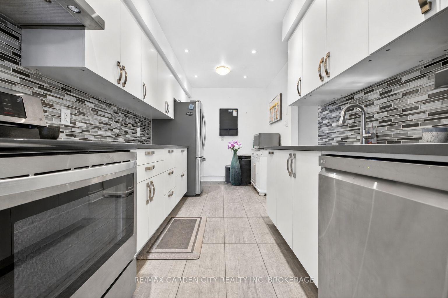 3008 Palmer Drive 8 #8, Burlington — Condo Town for sale, photo 1