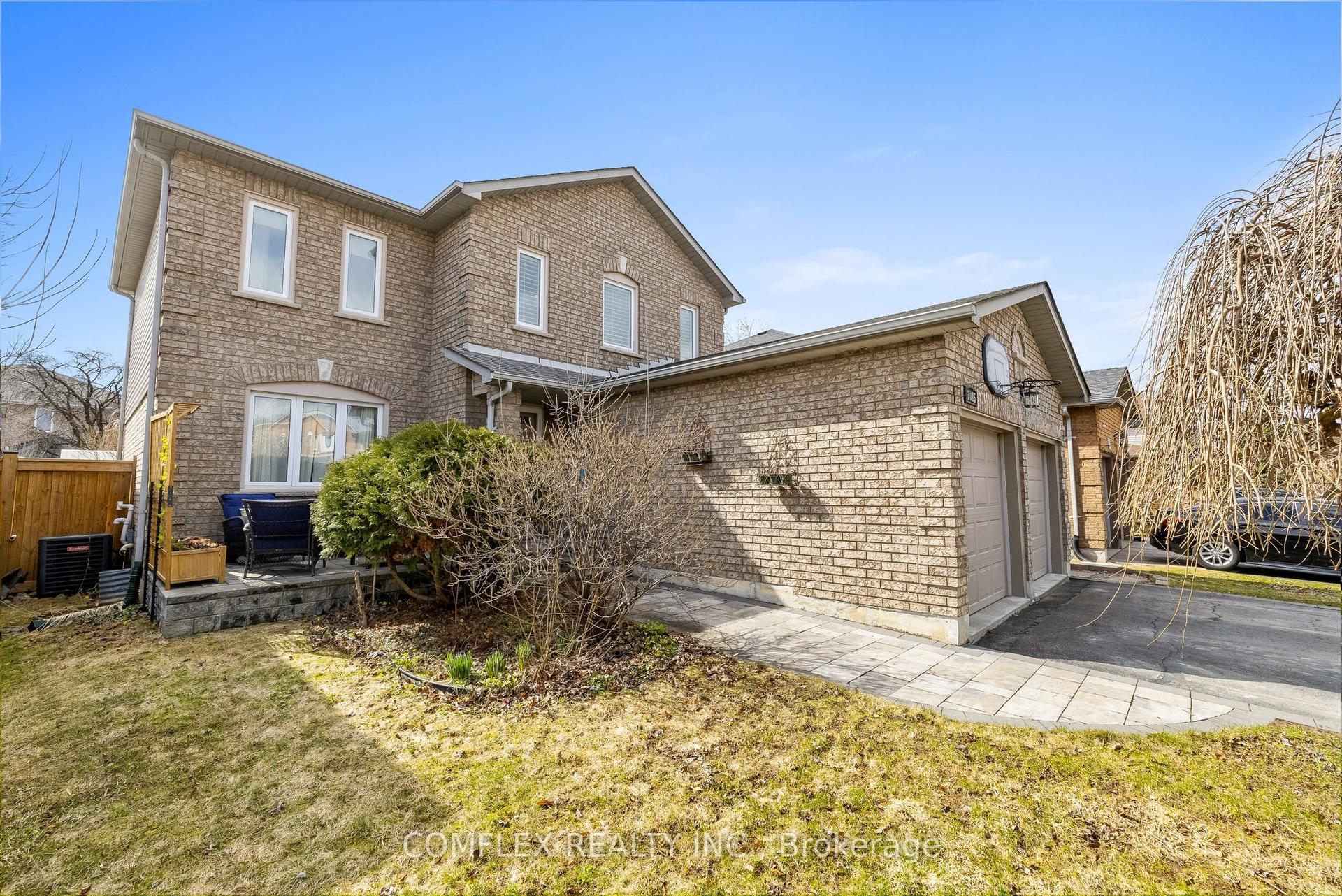 1045 Beaver Valley Crescent E — photo 1