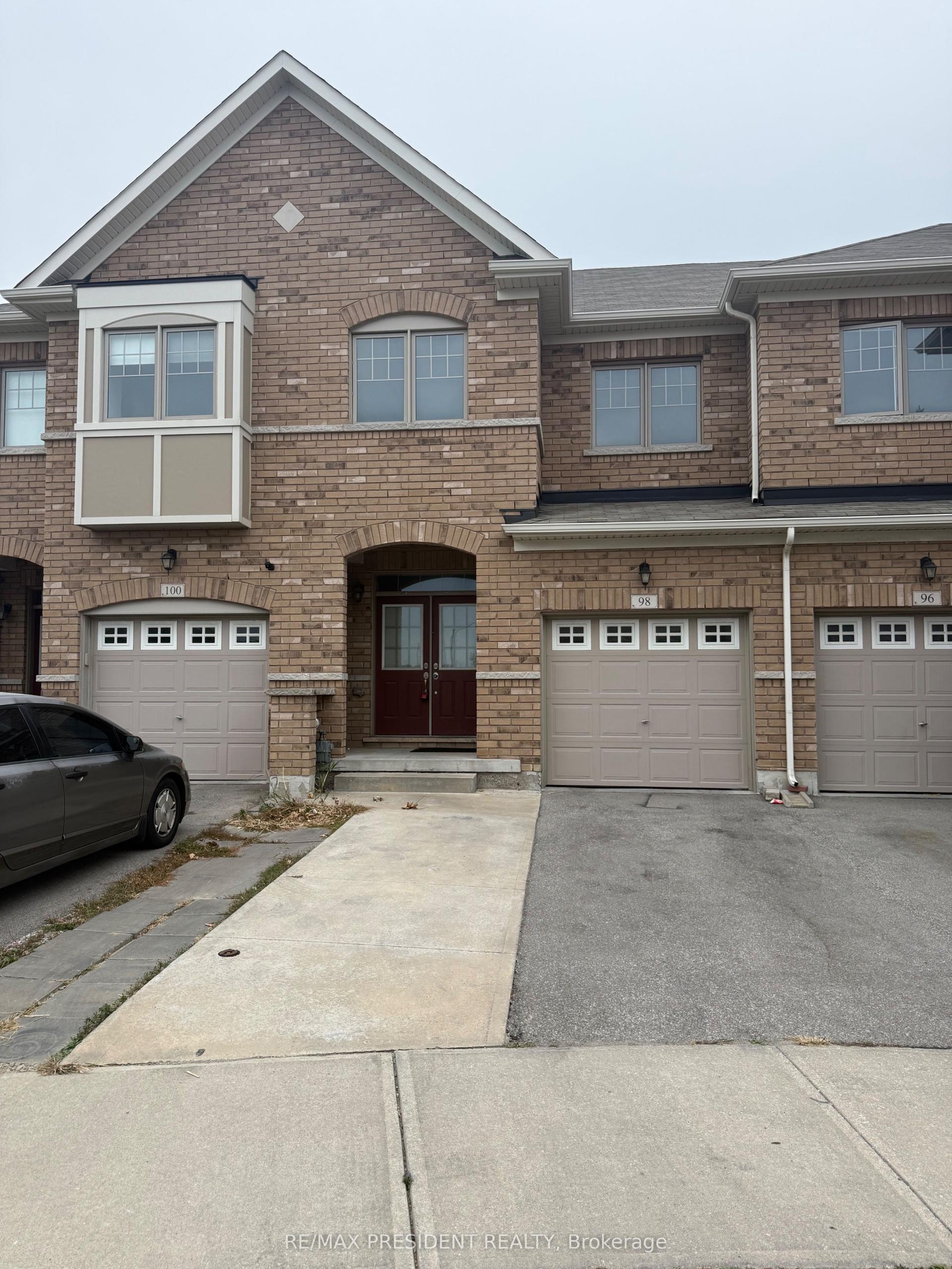 98 Davenfield Circle, Brampton — Townhouse for sale, photo 1