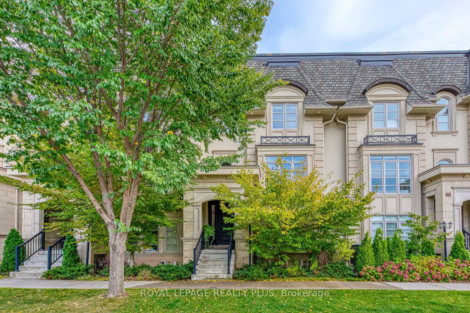221 Hanover Street, Oakville — Townhouse for sale, photo 1