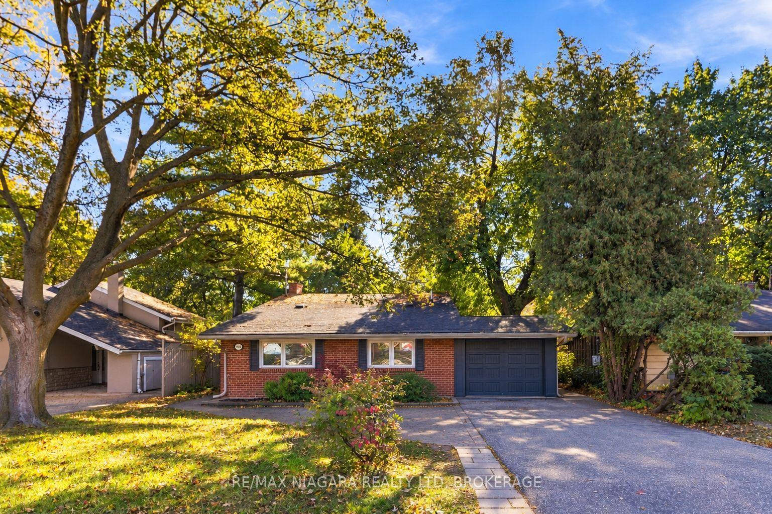 1852 Truscott Drive Main #Main, Mississauga — Detached for lease, photo 1