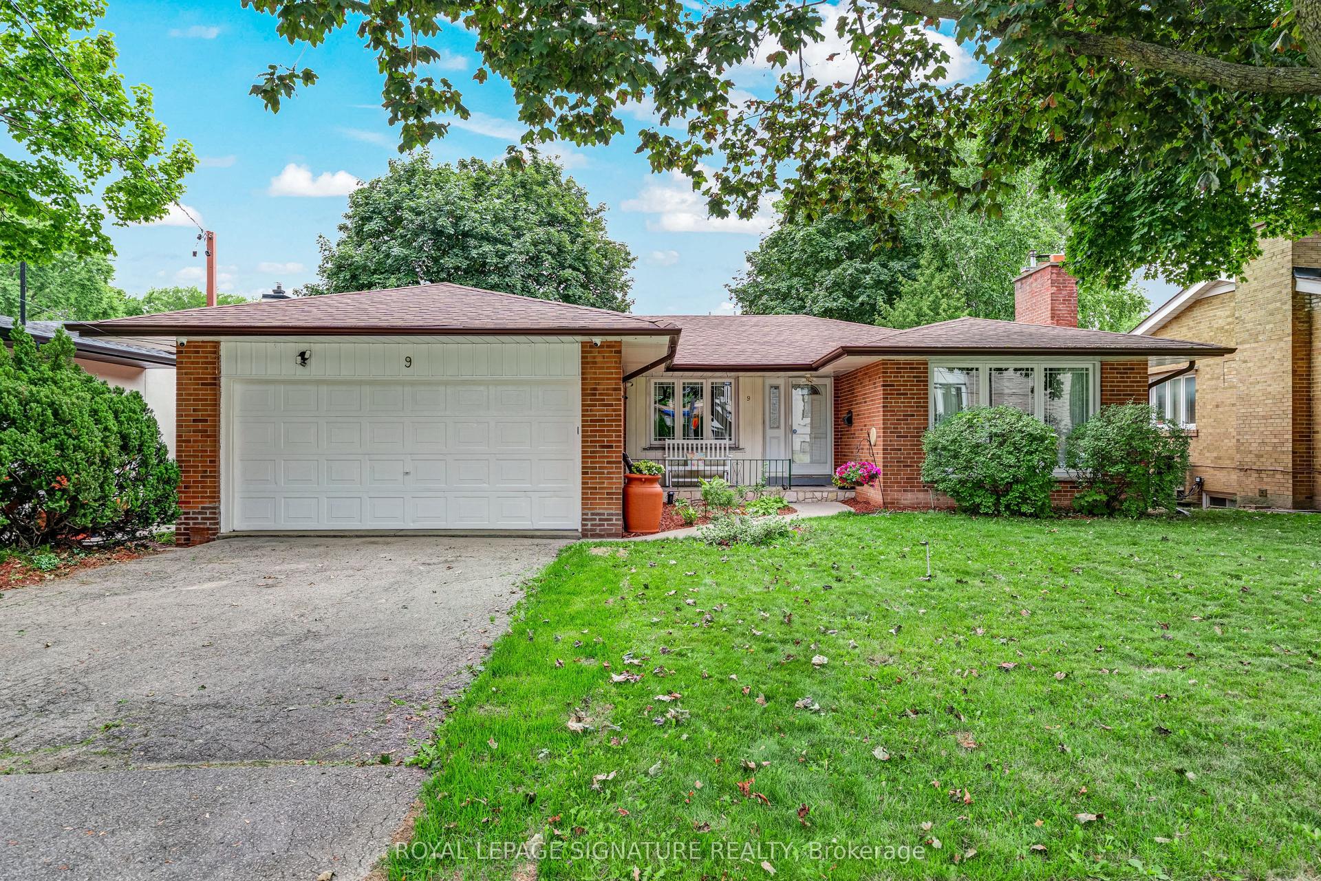 9 Bunty Lane, Toronto — Detached for sale, photo 1