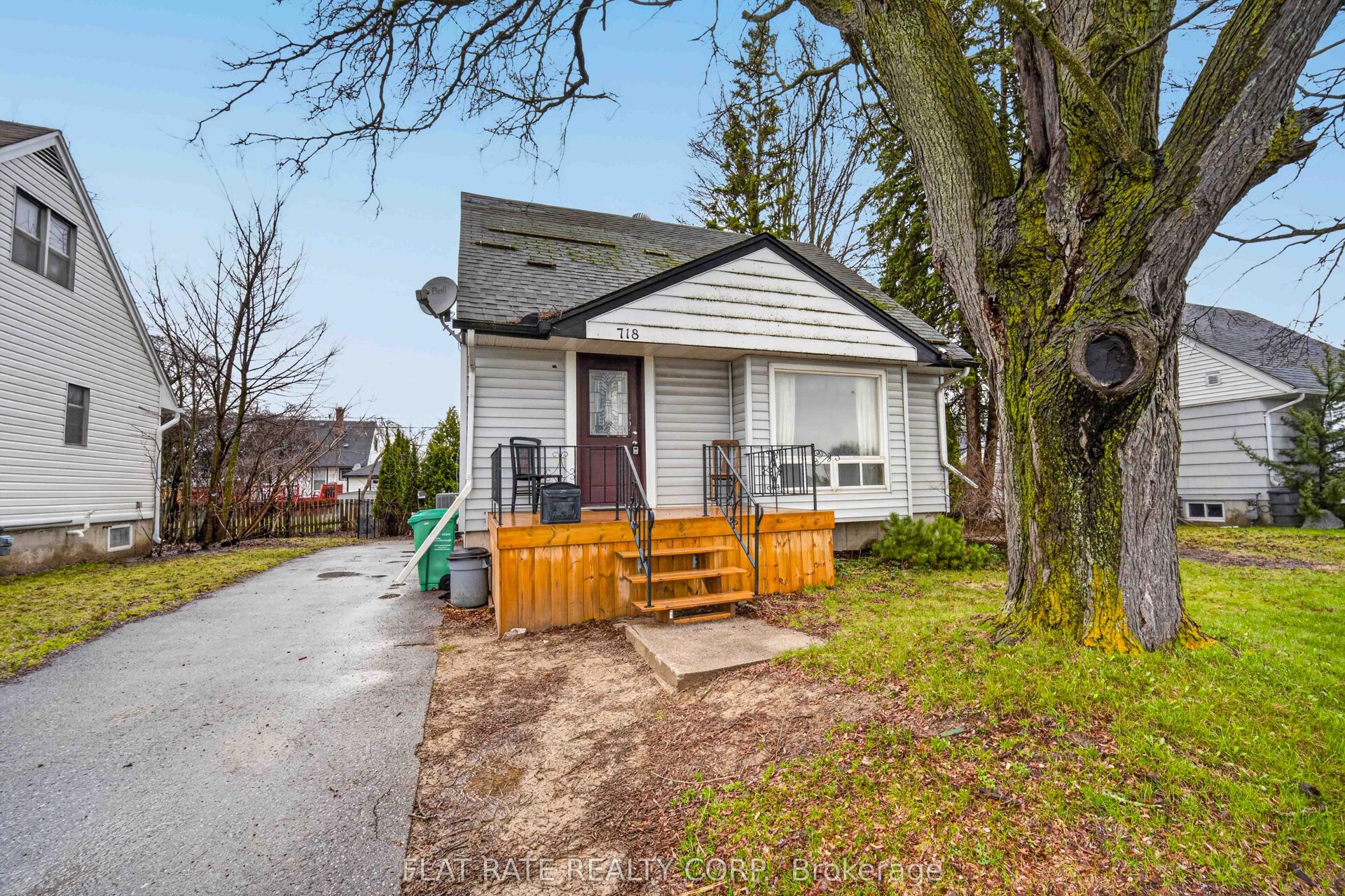 718 GILLESPIE Avenue — photo 1