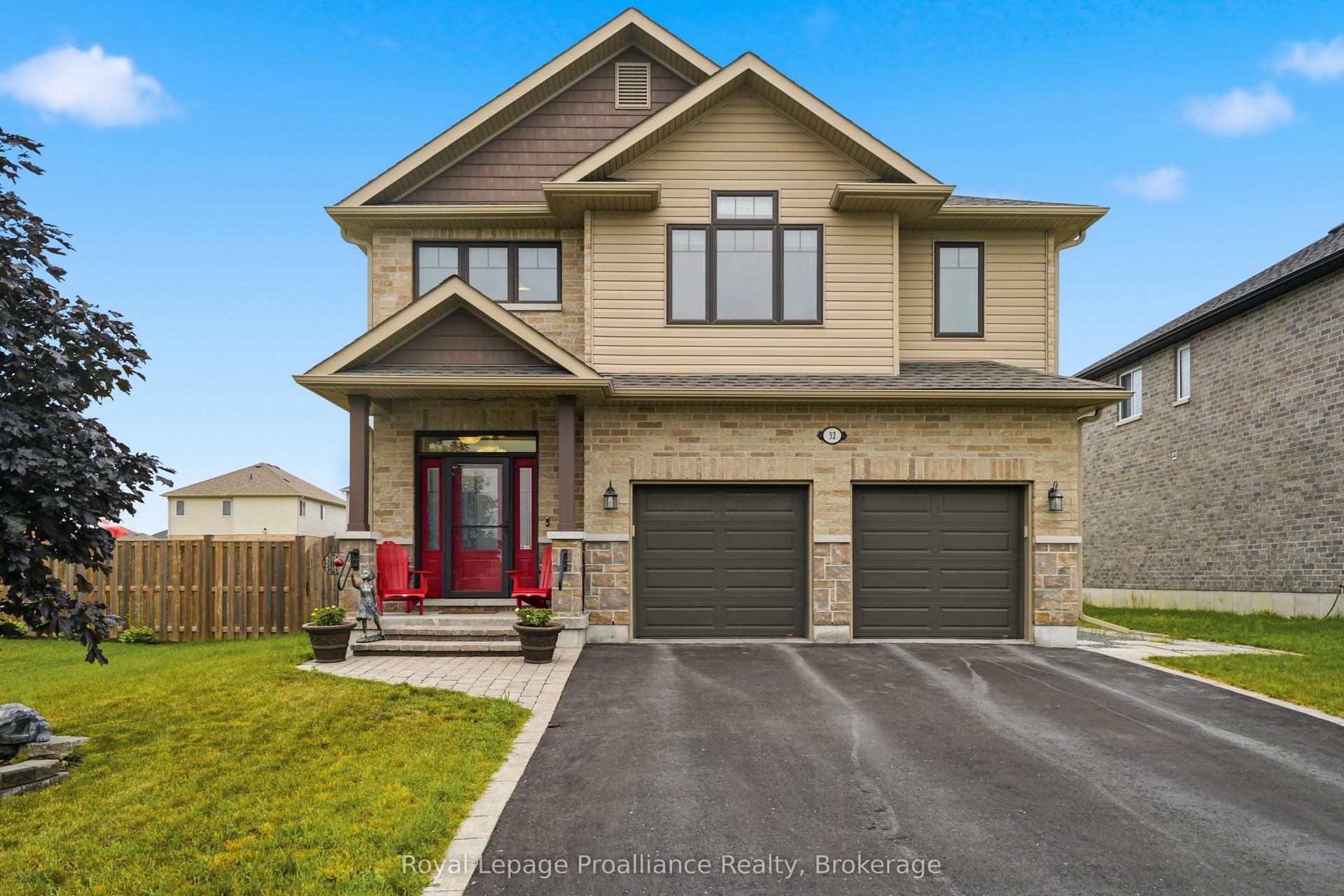 32 Walnut Crescent, Belleville — Detached for sale, photo 1
