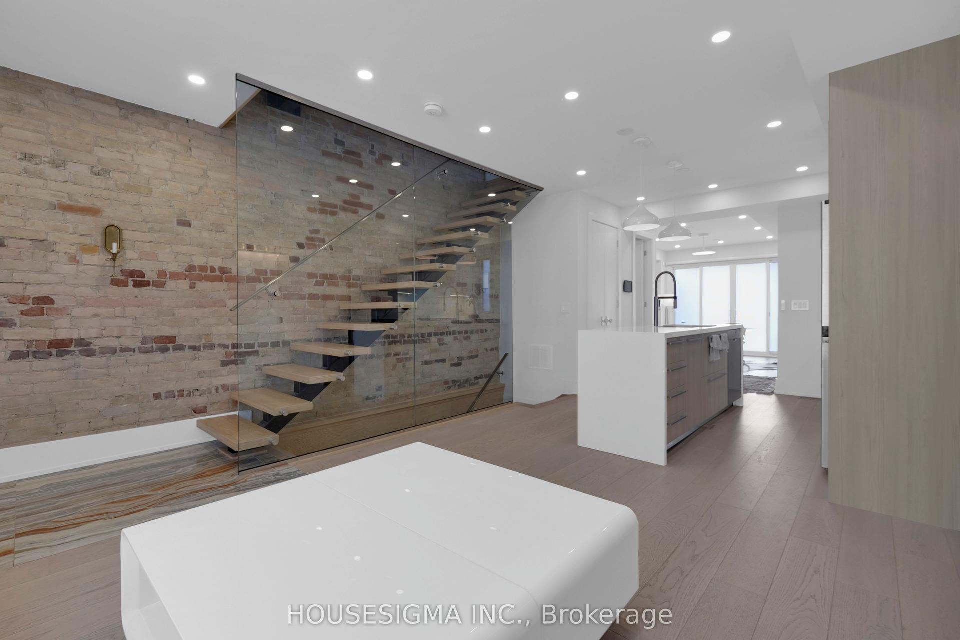 274 Roxton Road Main #Main, Toronto — Semi-Detached for lease, photo 1
