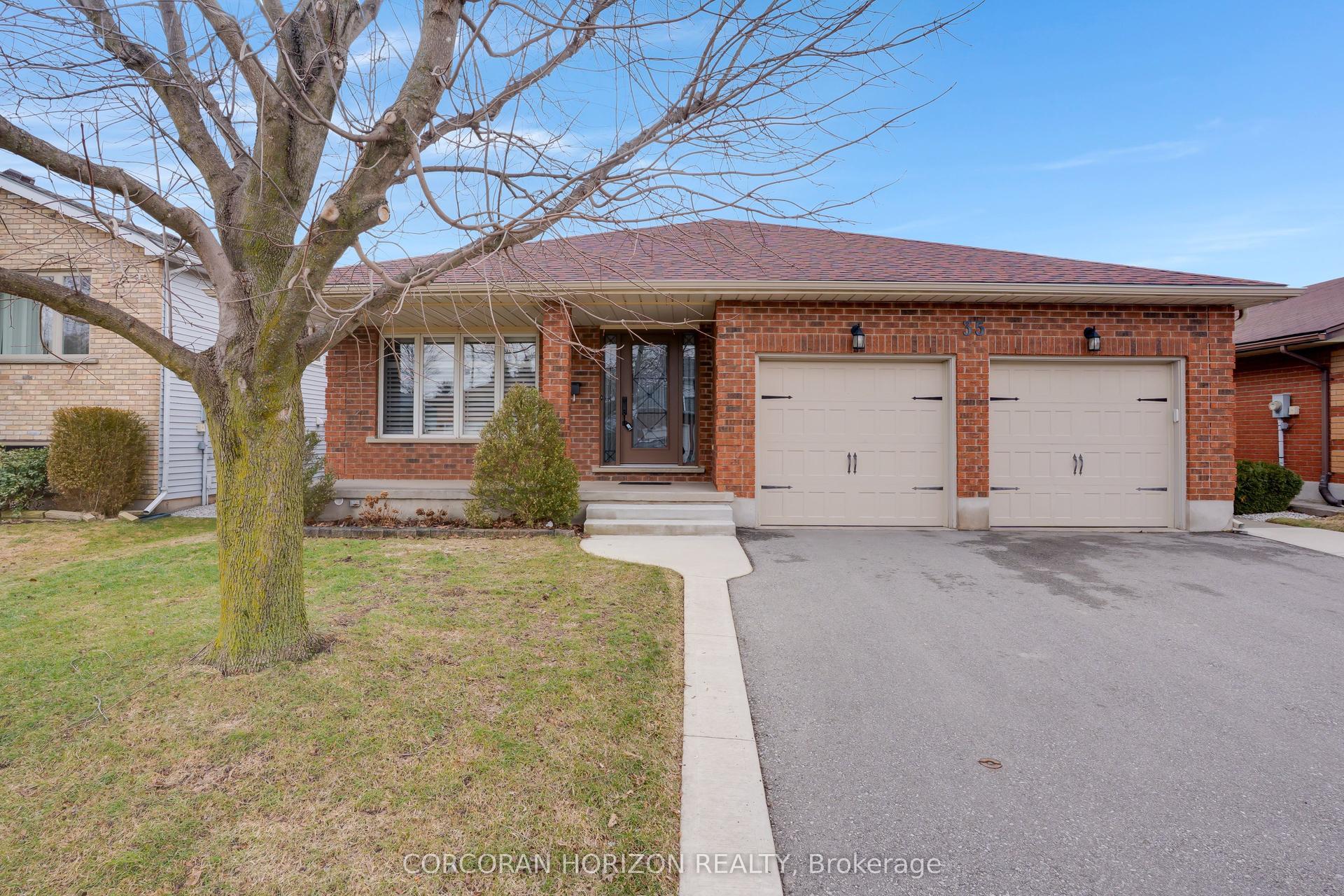 35 Southview Crescent — photo 1