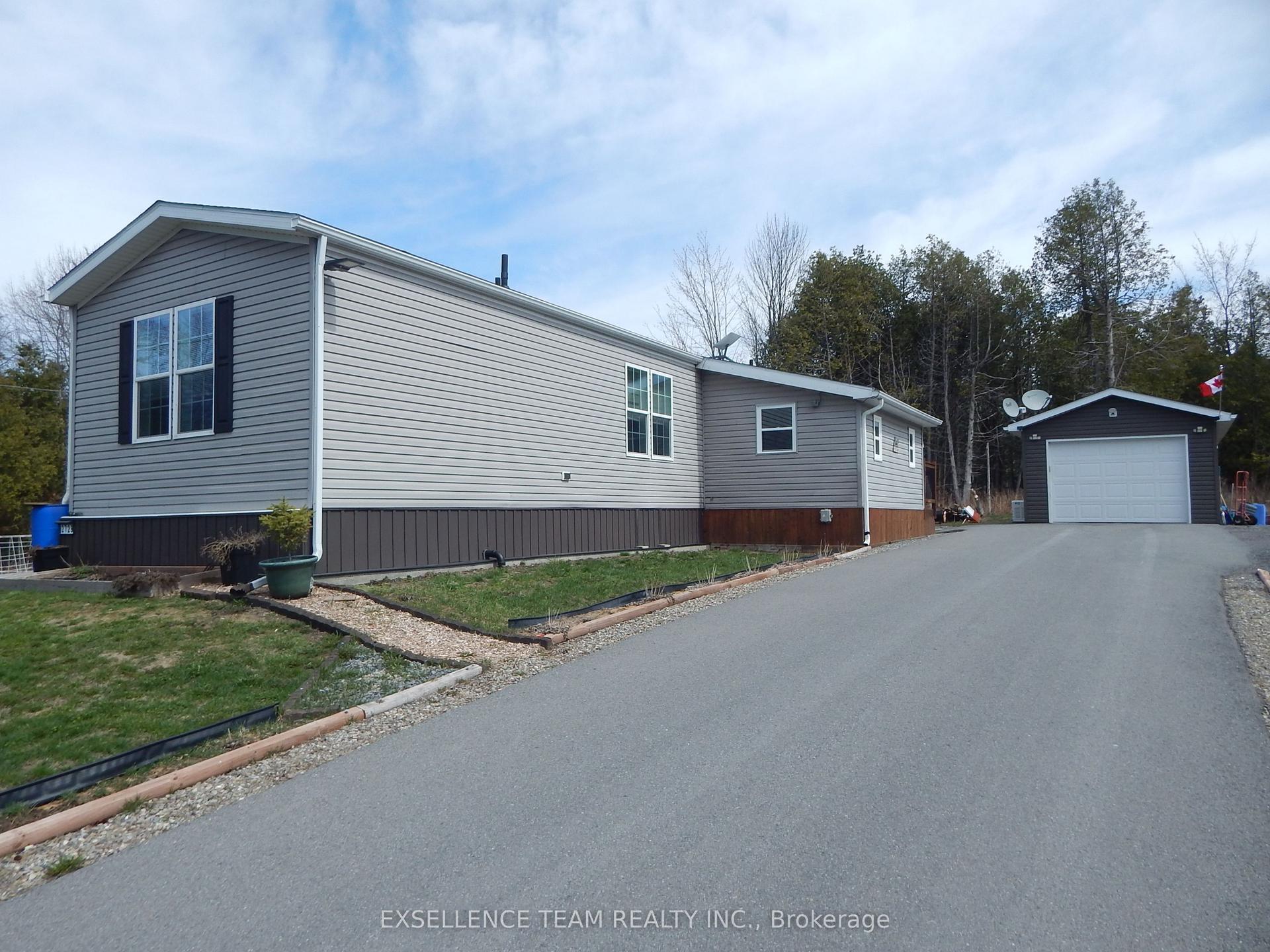 2729 Crows Nest Road E — photo 1