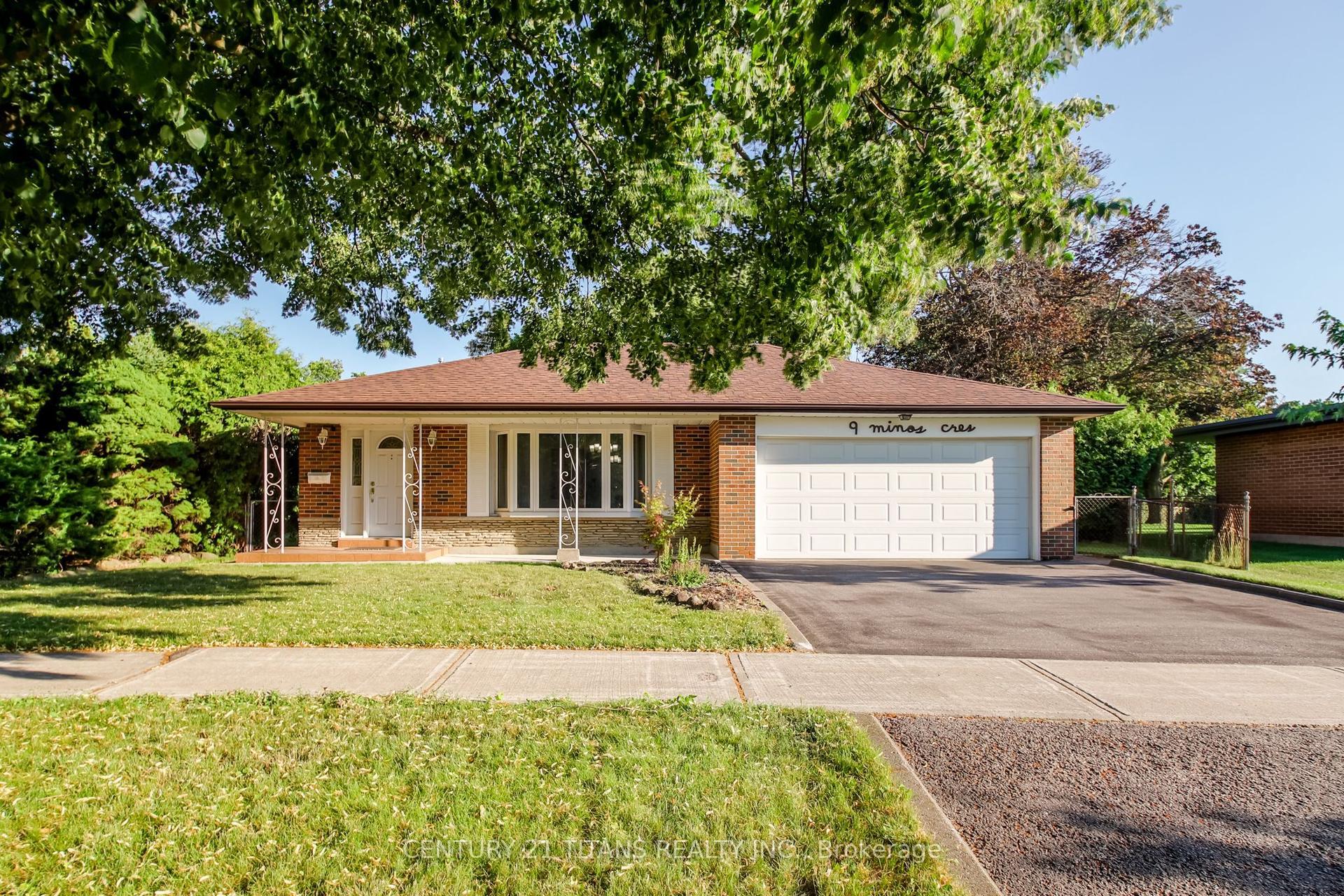 9 Minos Crescent, Toronto — Detached for sale, photo 1
