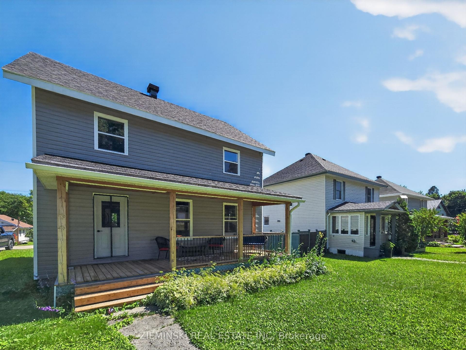 137 Cambridge Avenue, Iroquois Falls — Detached for sale, photo 1