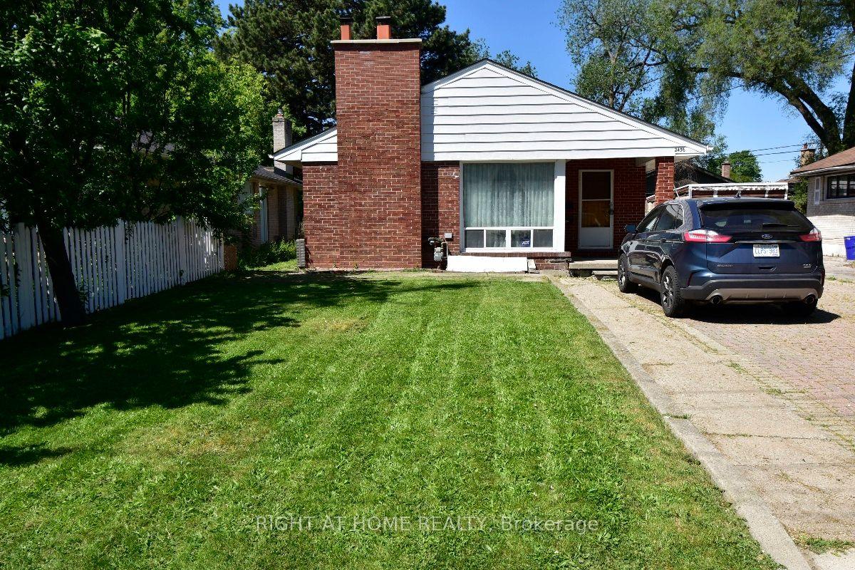 2436 Islington Avenue — photo 1