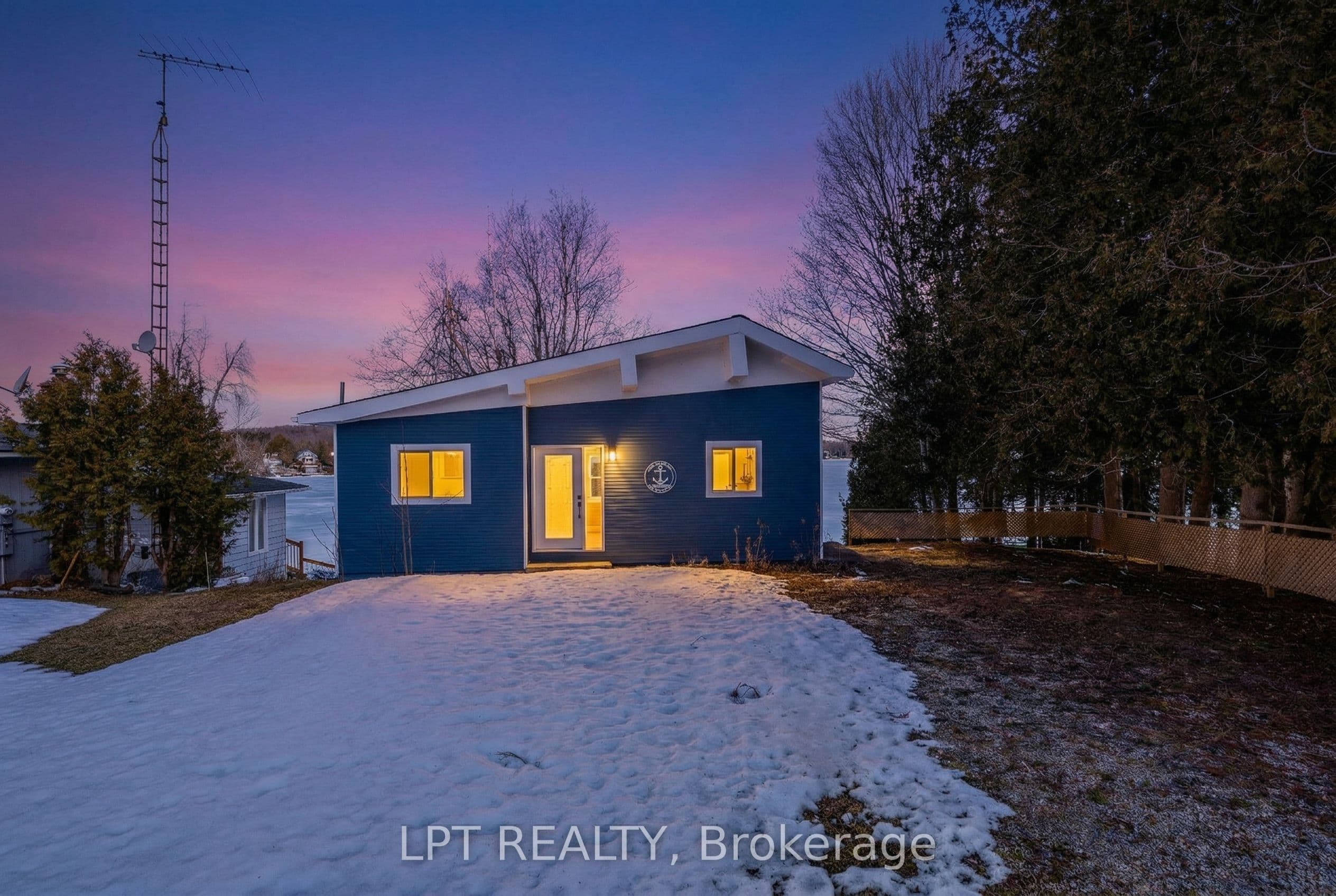 47 Moon Point Drive — photo 1