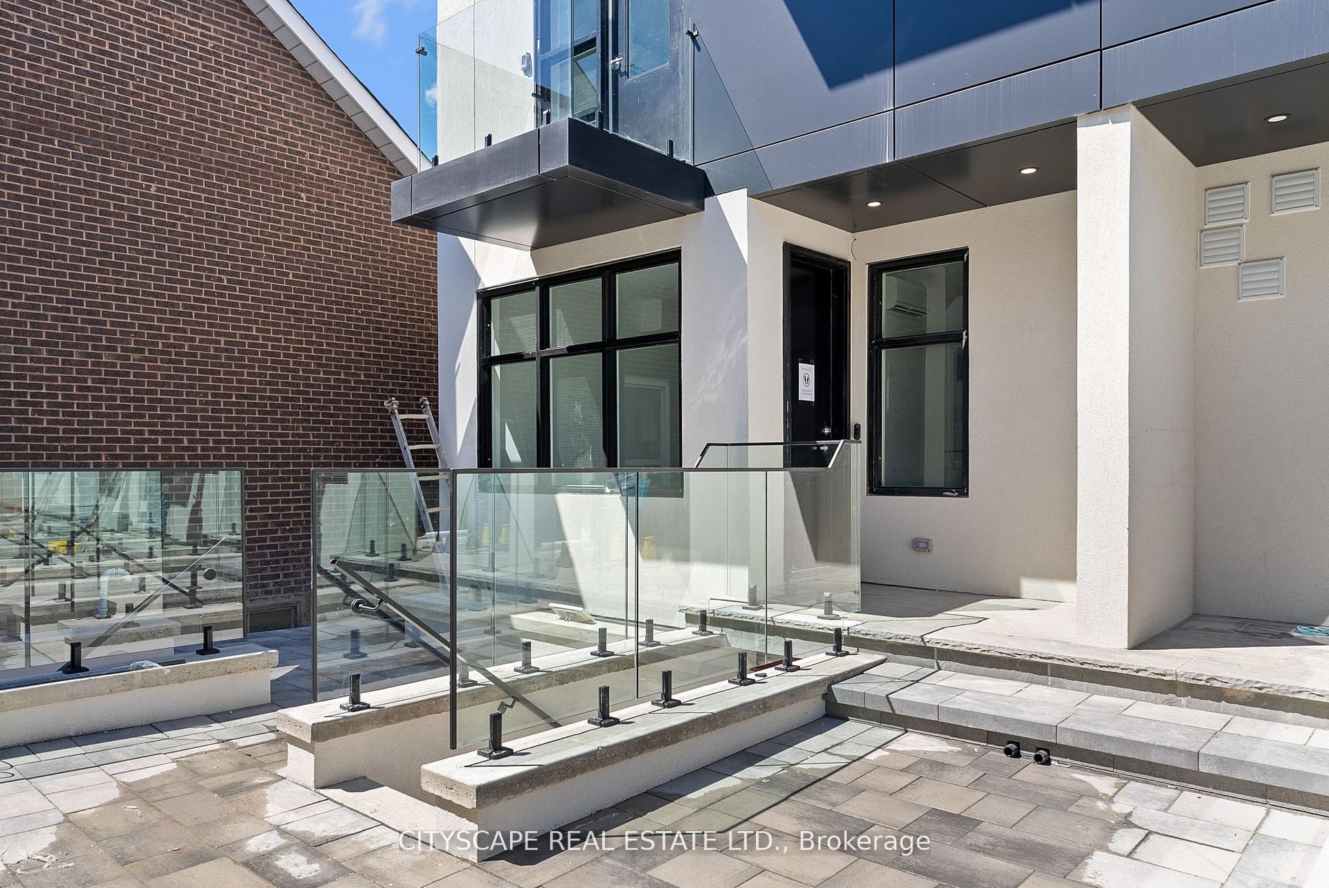 587 Oakwood Avenue 2 - Main #2 - Main, Toronto — Condo Town for lease, photo 1