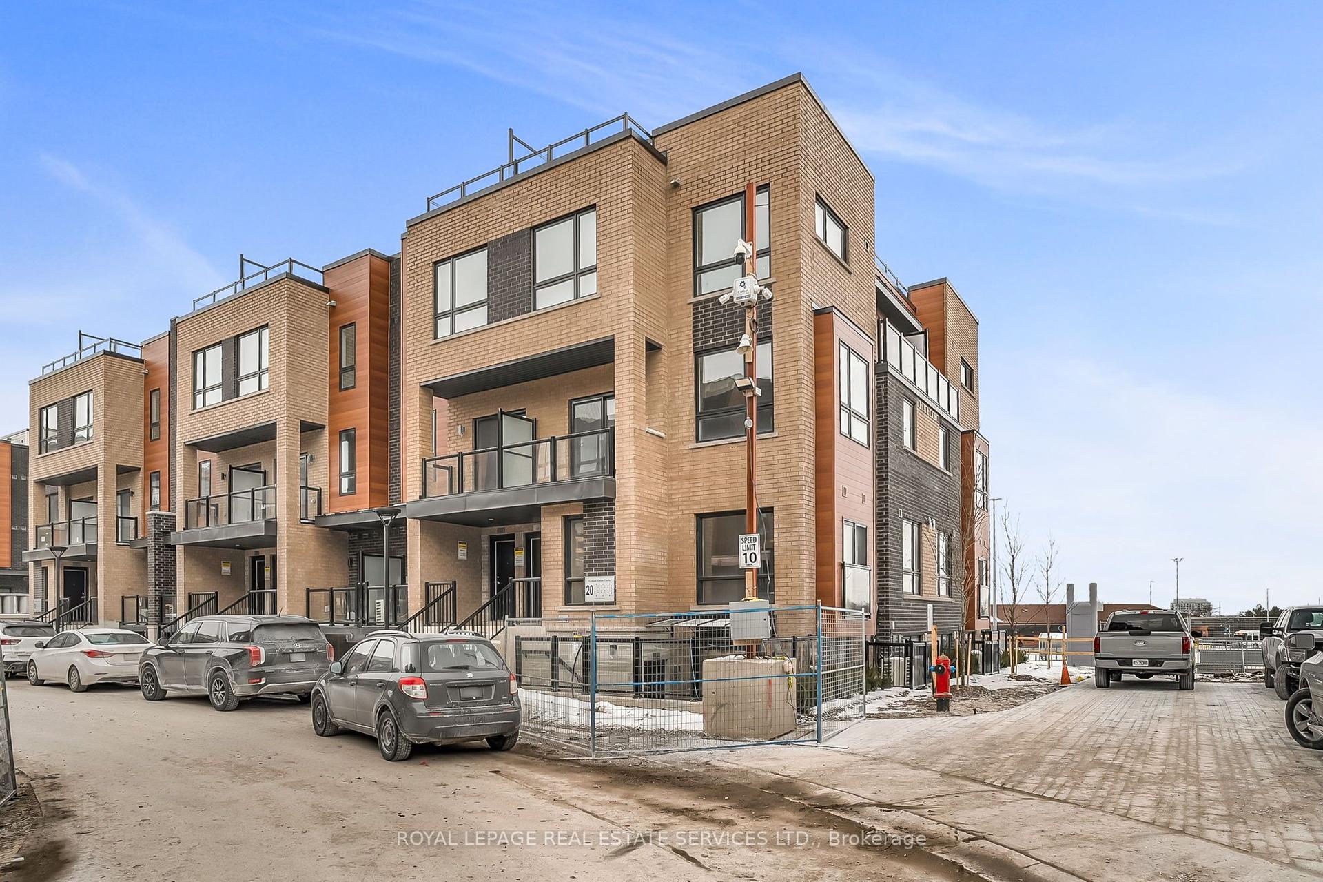 20 Lytham Green Circle 15 #15, Newmarket — Condo Town for lease, photo 1