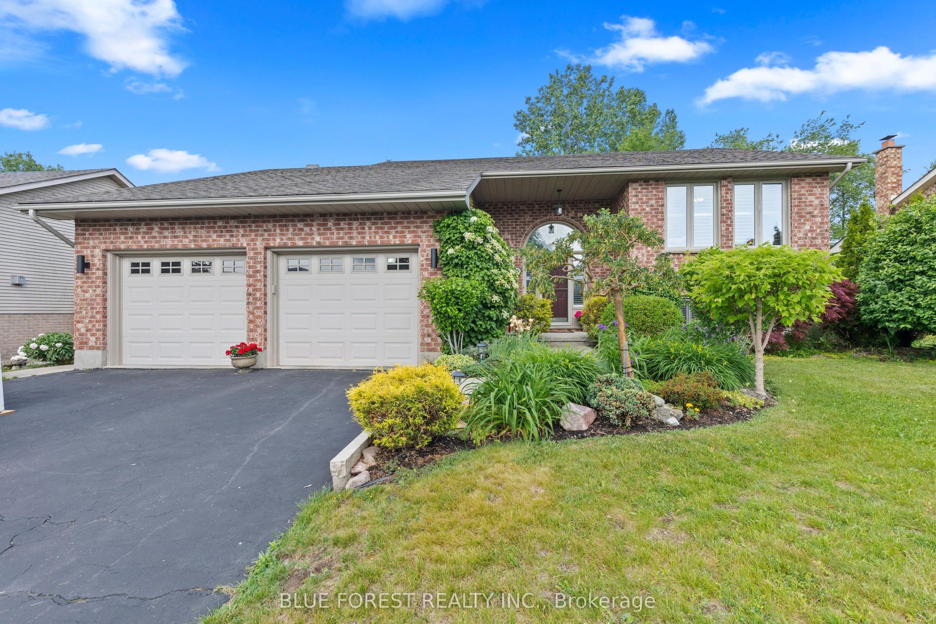 29 Village Gate Crescent, Thames Centre — Detached for sale, photo 1