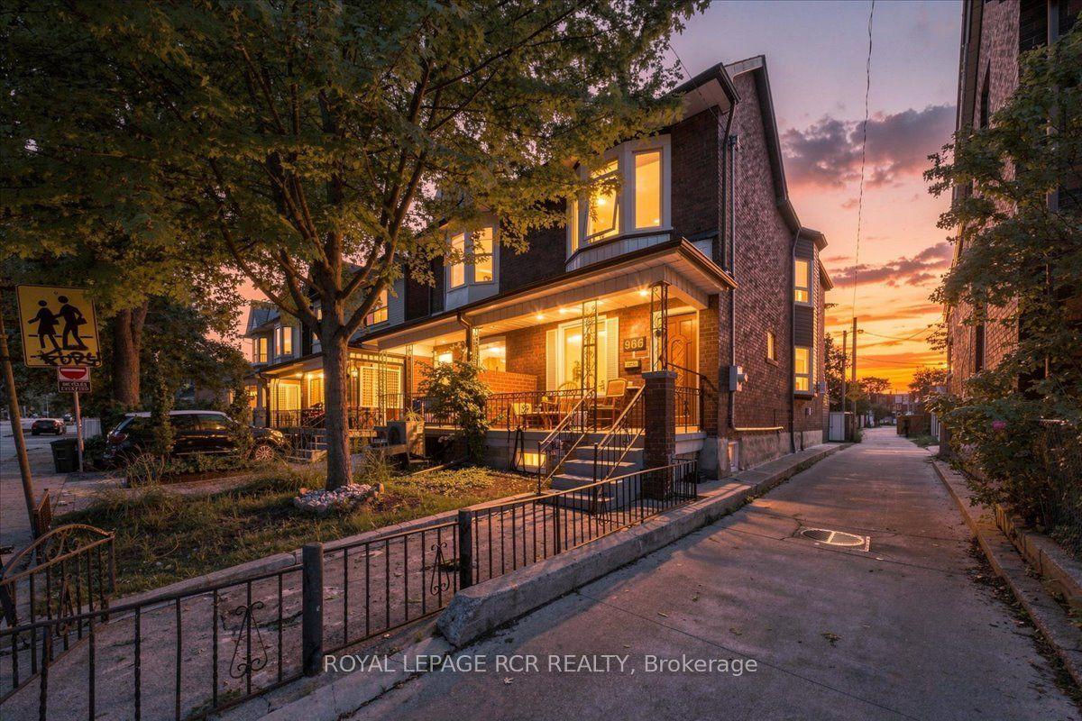 966 Shaw Street, Toronto — Semi-Detached for sale, photo 1