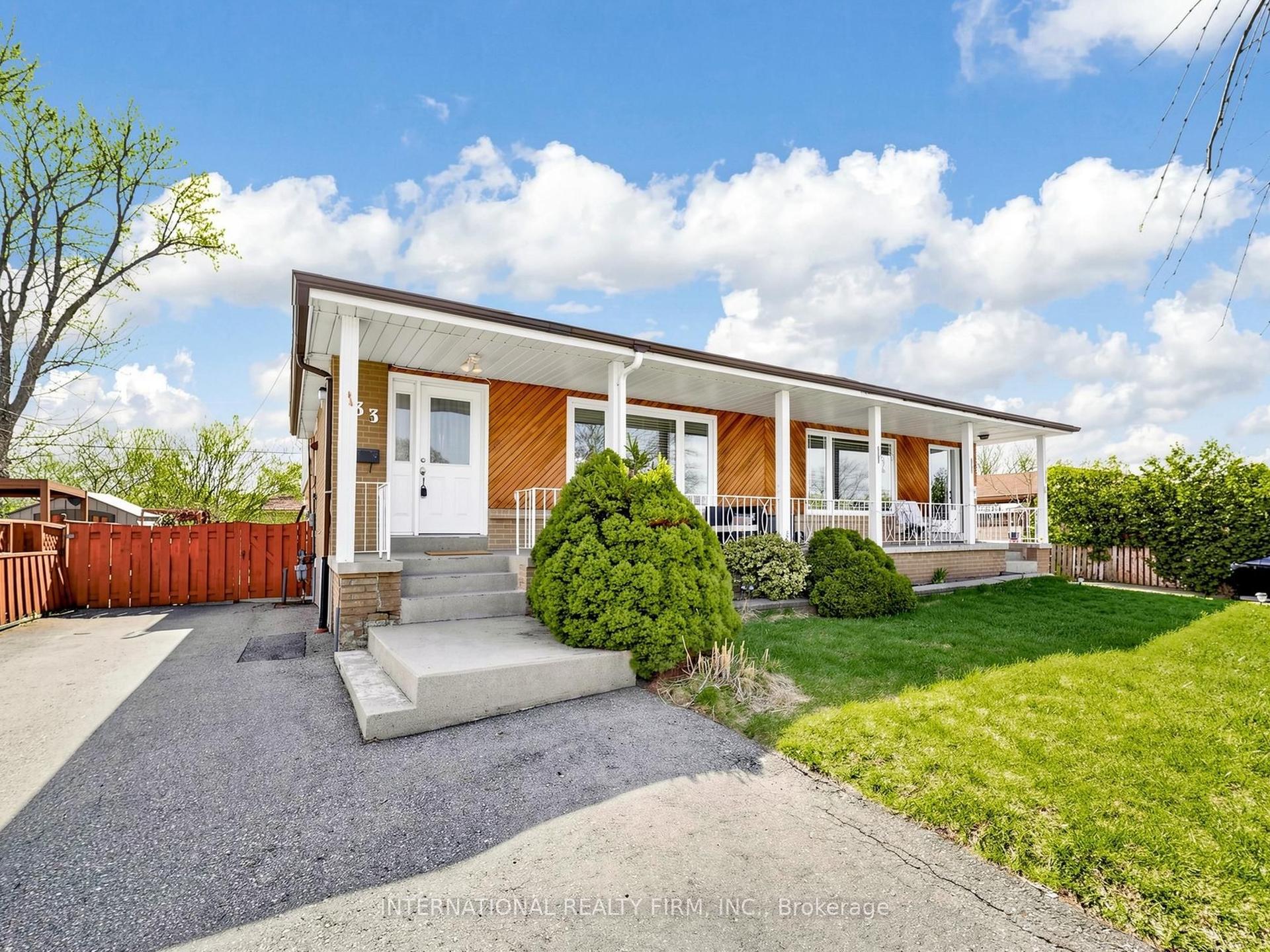 33 Danesbury Crescent — photo 1