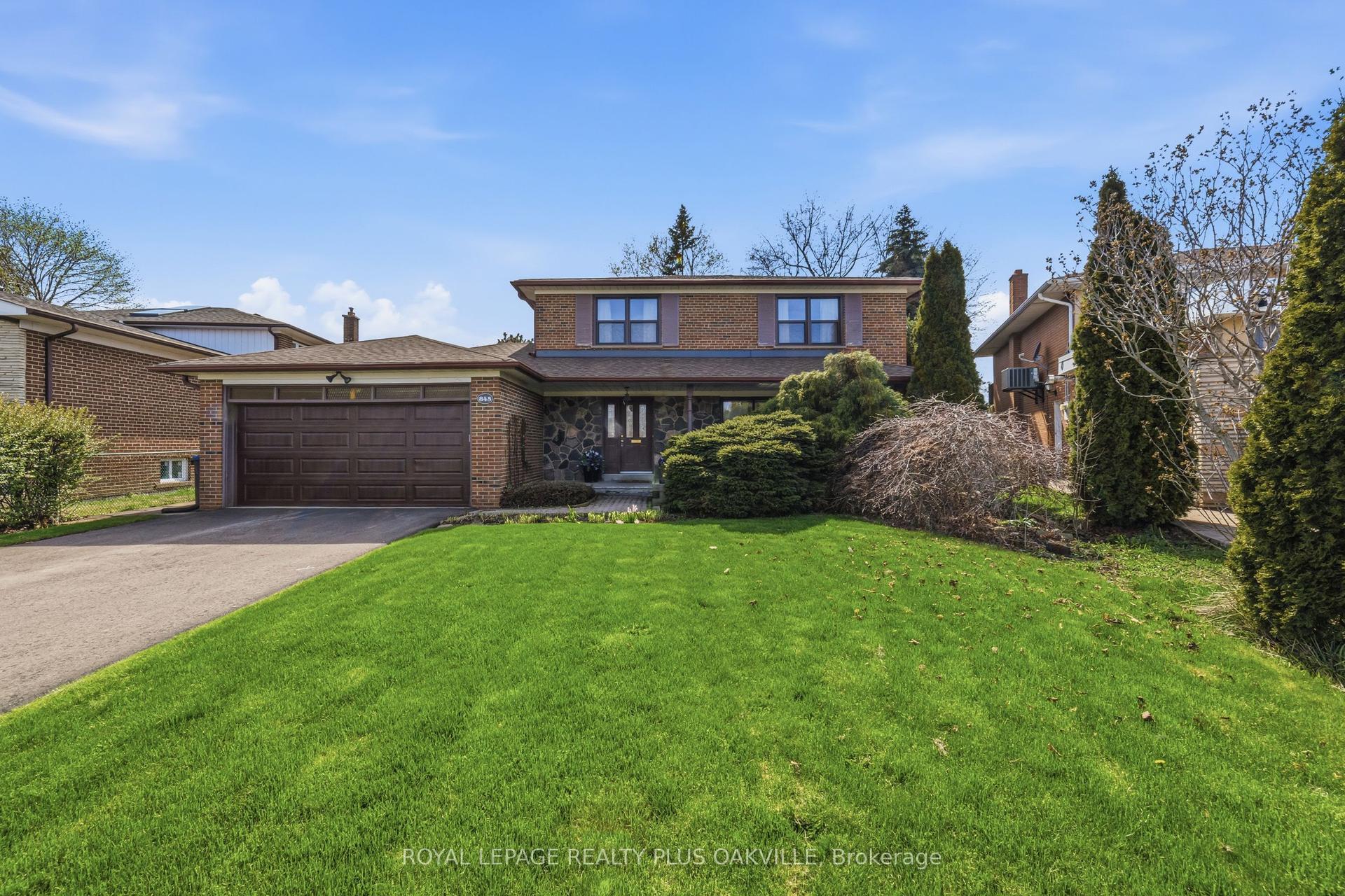 845 Saddle Crescent — photo 1