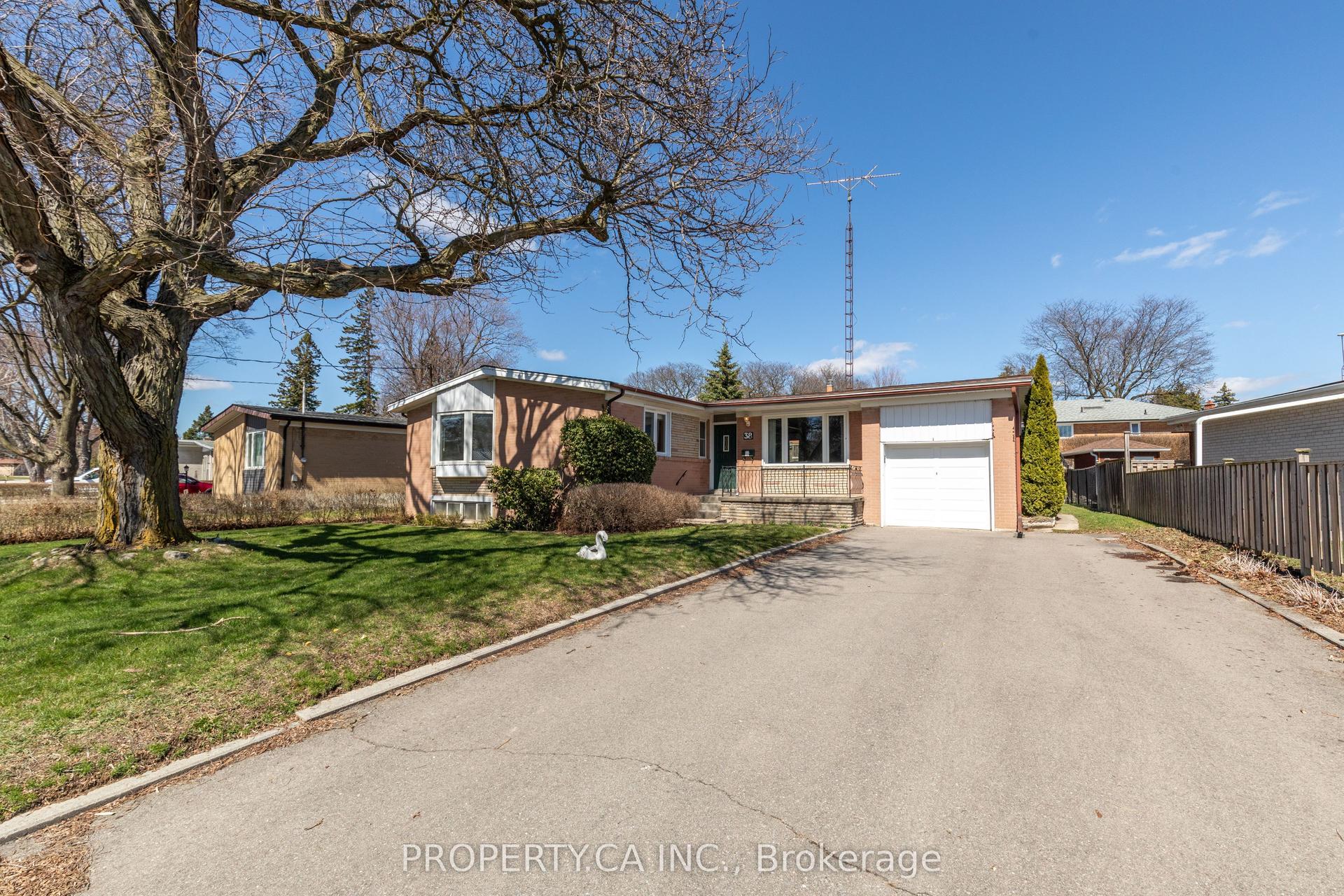 38 Florida Crescent — photo 1