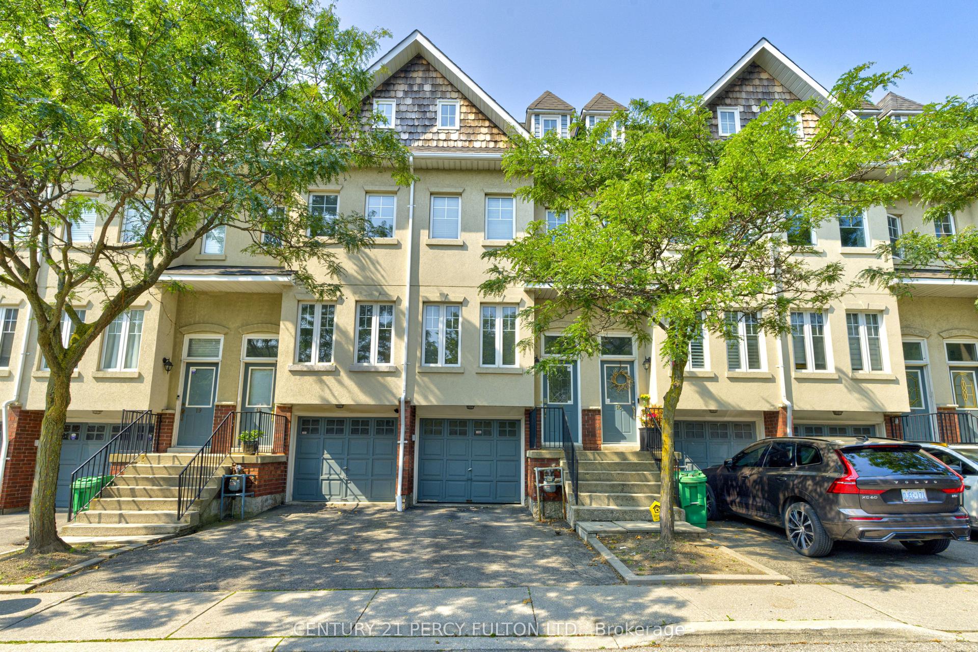 800 Dundas Street W 17 #17, Mississauga — Condo Town for sale, photo 1