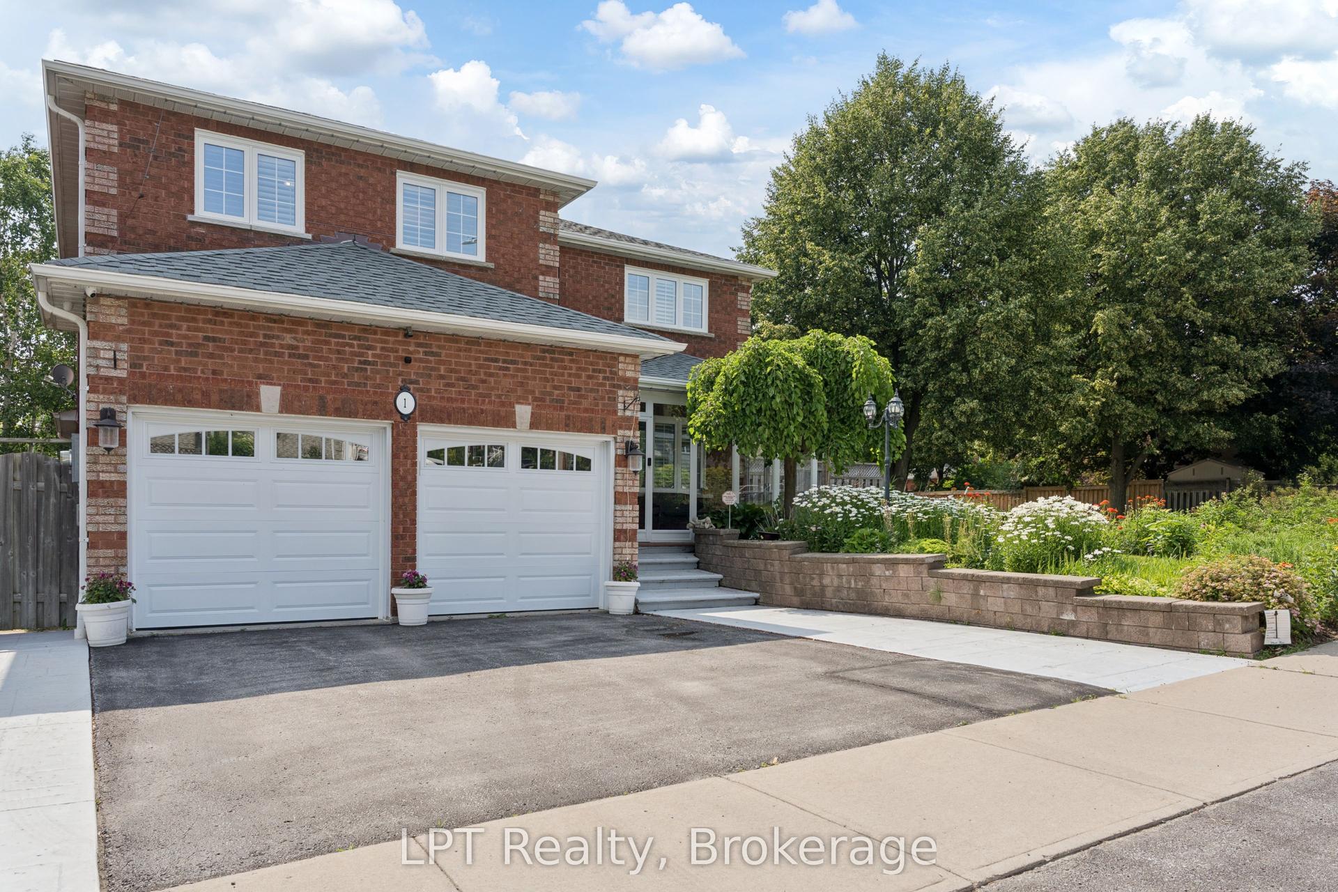 1 Mayfield Crescent, Whitby — Detached for sale, photo 1
