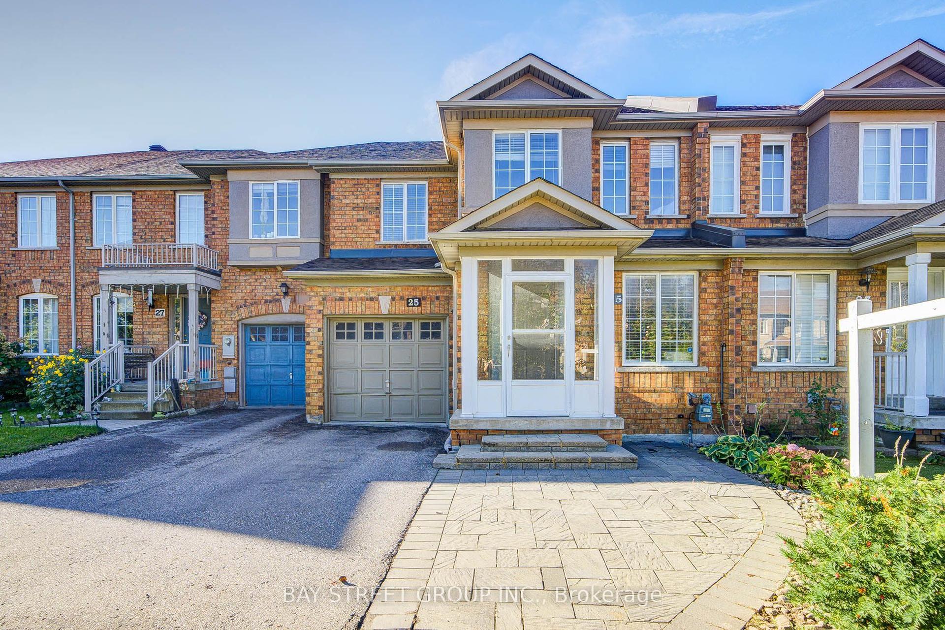 25 Waterton Crescent, Richmond Hill — Townhouse for sale, photo 1