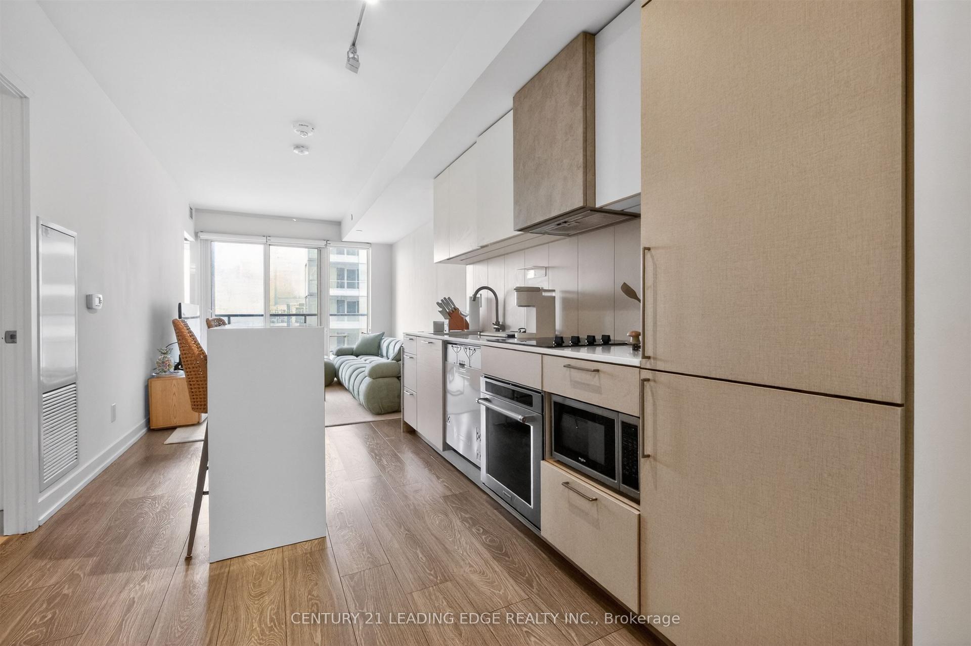 19 Western Battery Road 1020 #1020 — photo 1