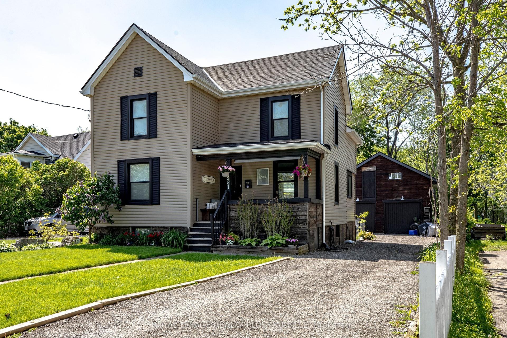 381 Elizabeth Street — photo 1