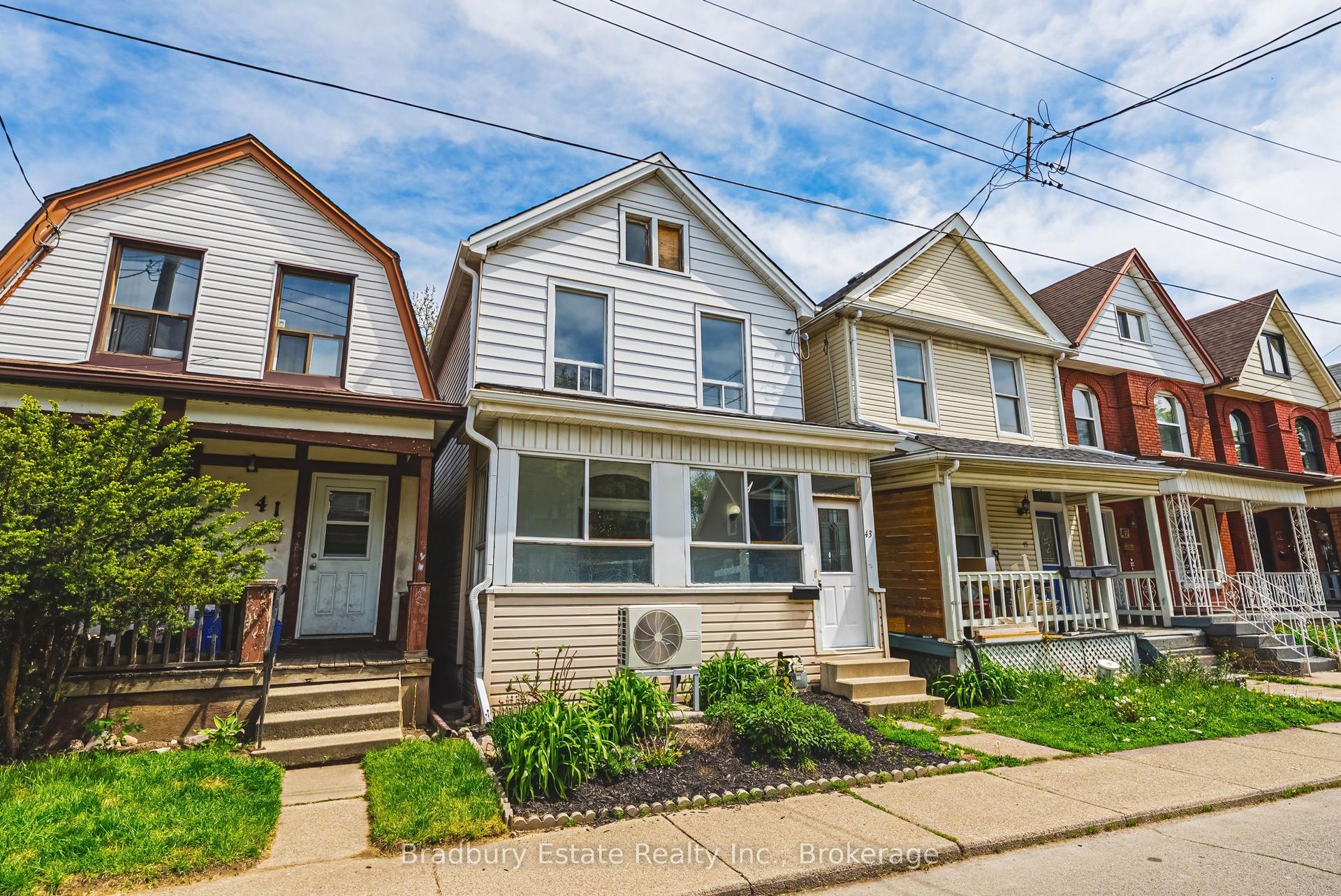 43 Harvey Street — photo 1