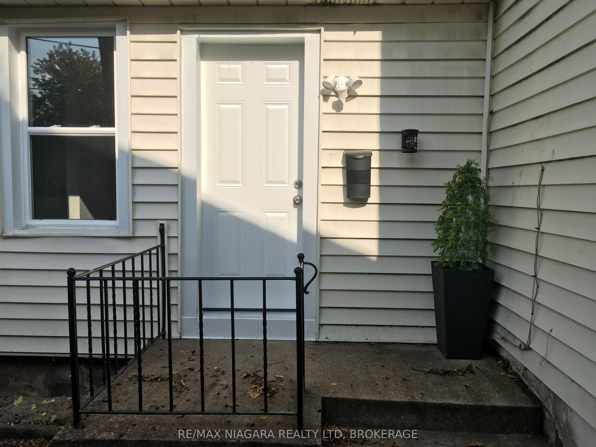 163 Welland Avenue Rear Unit #Rear Unit — photo 1